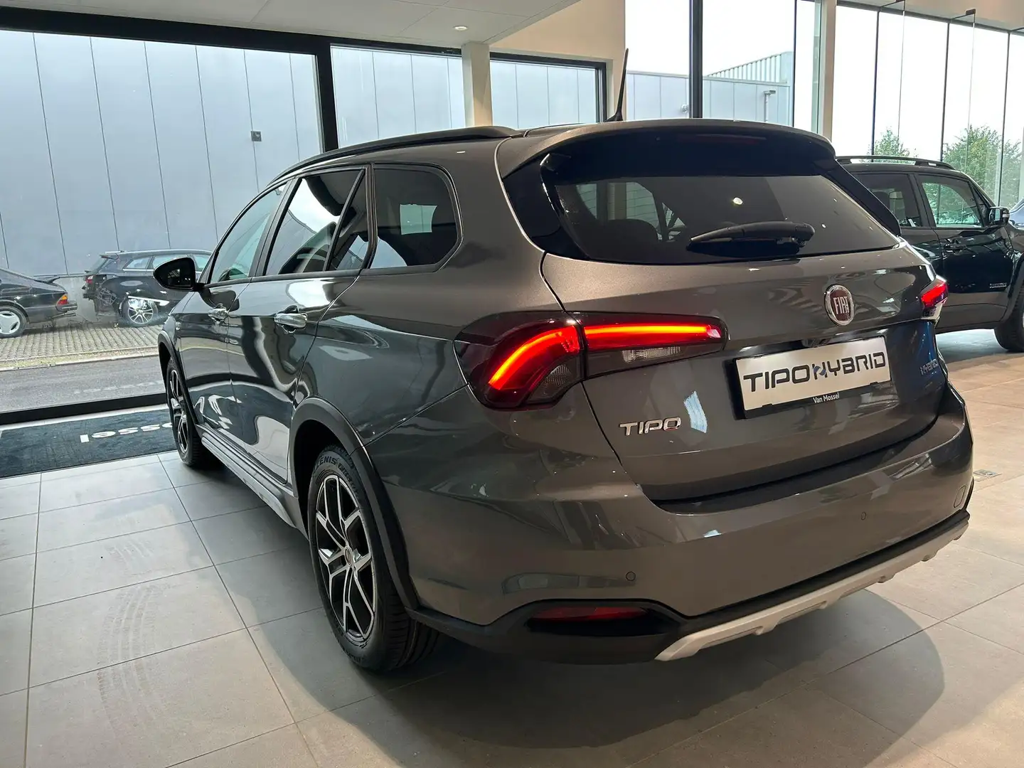 Fiat Tipo Station Wagon Cross Gris - 2