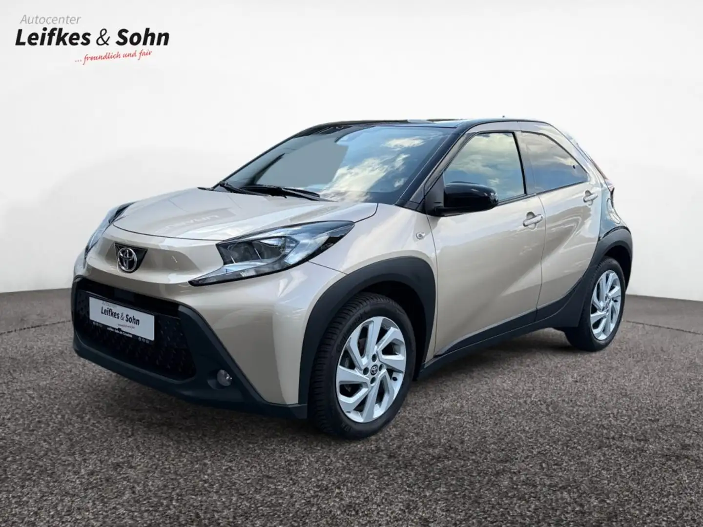 Toyota Aygo X Pulse Beige - 1