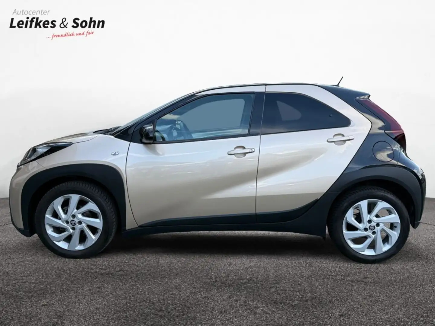 Toyota Aygo X Pulse Beige - 2
