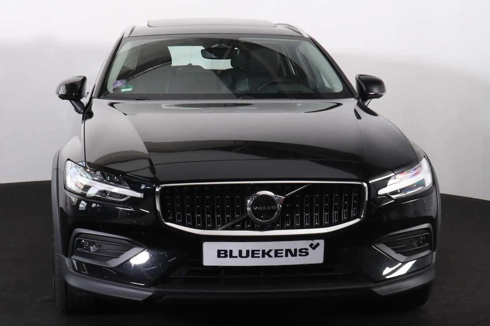 Volvo V60 Cross Country B5 AWD Ultimate - Panorama/schuifdak - IntelliSafe Noir - 2