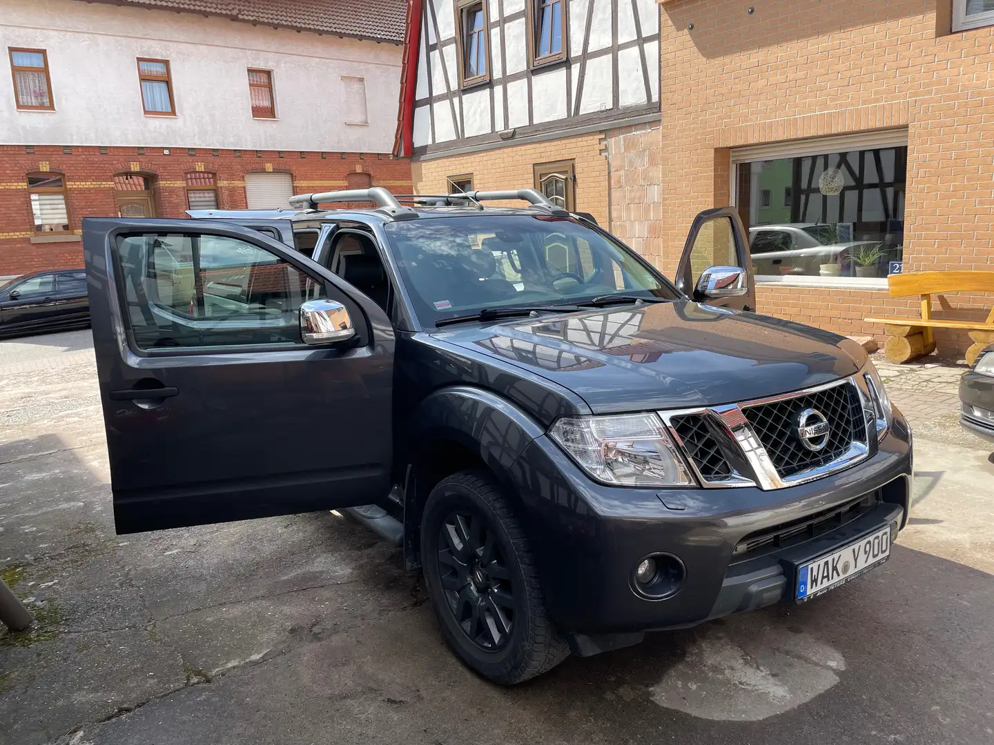 Nissan Pick Up 3.0 dCi Aut. LE Gri - 1
