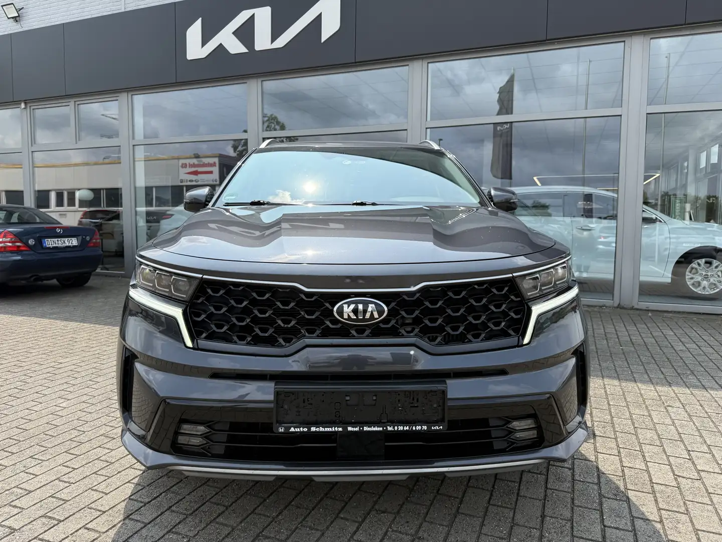 Kia Sorento 2.2 CRDi DCT8 2WD Spirit Grau - 2