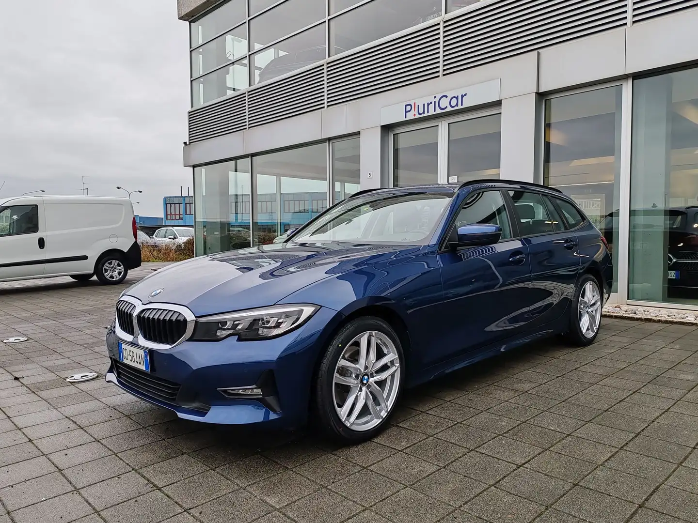 BMW 320 d xDrive Touring MHEV FariLED Navi Cerchi18 DAB Albastru - 1