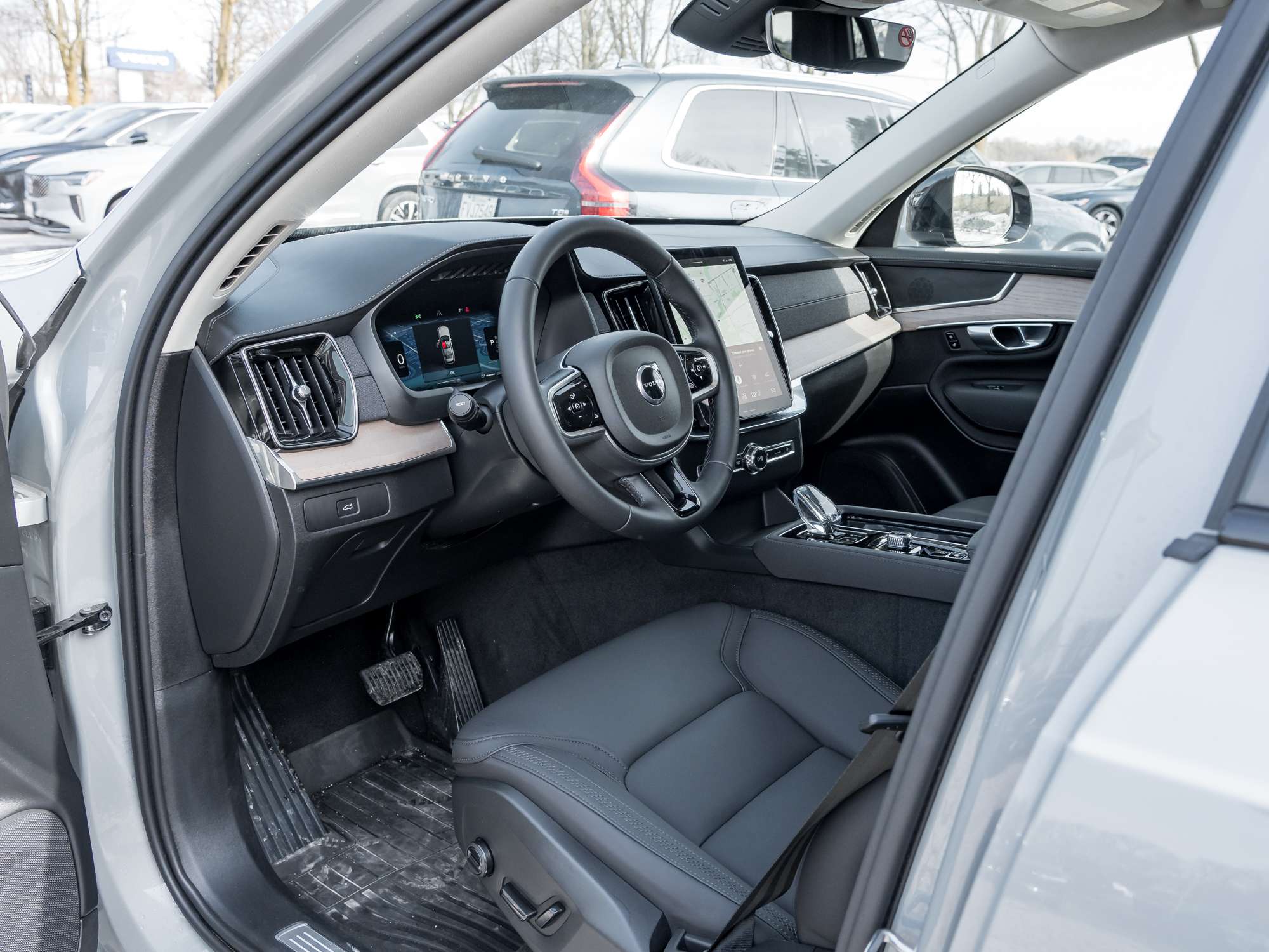 2026 Volvo XC90 B6 AWD PLUS Dark Theme 7-Seater-CPO RATE fr 2.99%* thumb 8