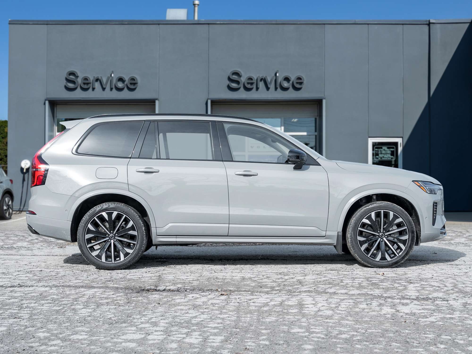 2026 Volvo XC90 B6 AWD PLUS Dark Theme 7-Seater-CPO RATE fr 2.99%* thumb 6