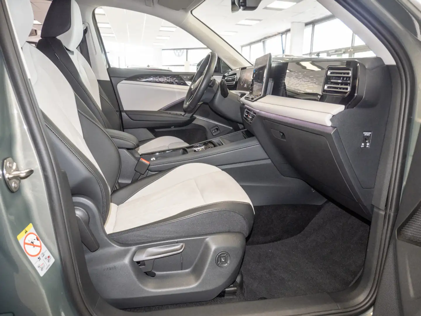 Volkswagen Tiguan 1.4 TSI Elegance eHybrid AHK ACC 360° Groen - 2