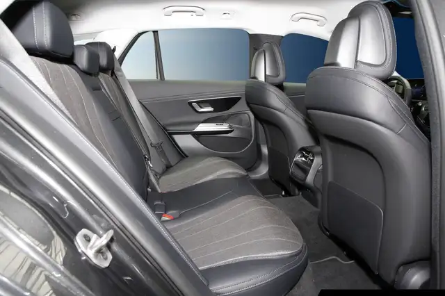 Mercedes-Benz E view 9
