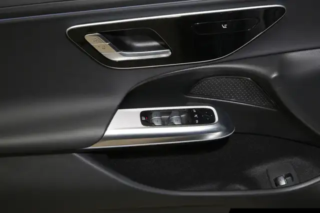 Mercedes-Benz E view 14