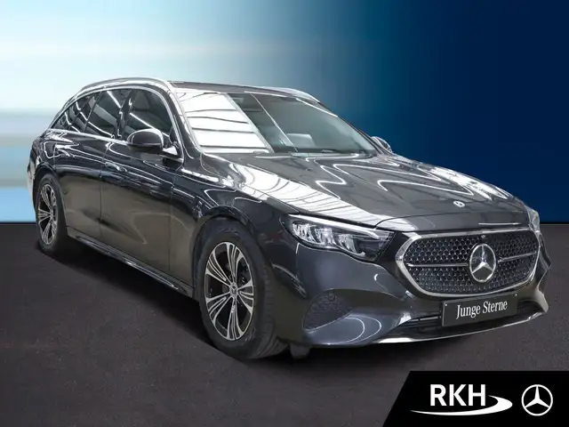 Mercedes-Benz E view 2