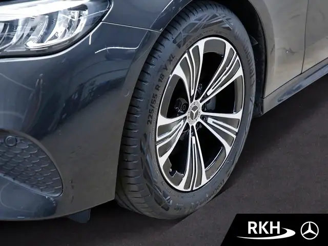 Mercedes-Benz E view 5