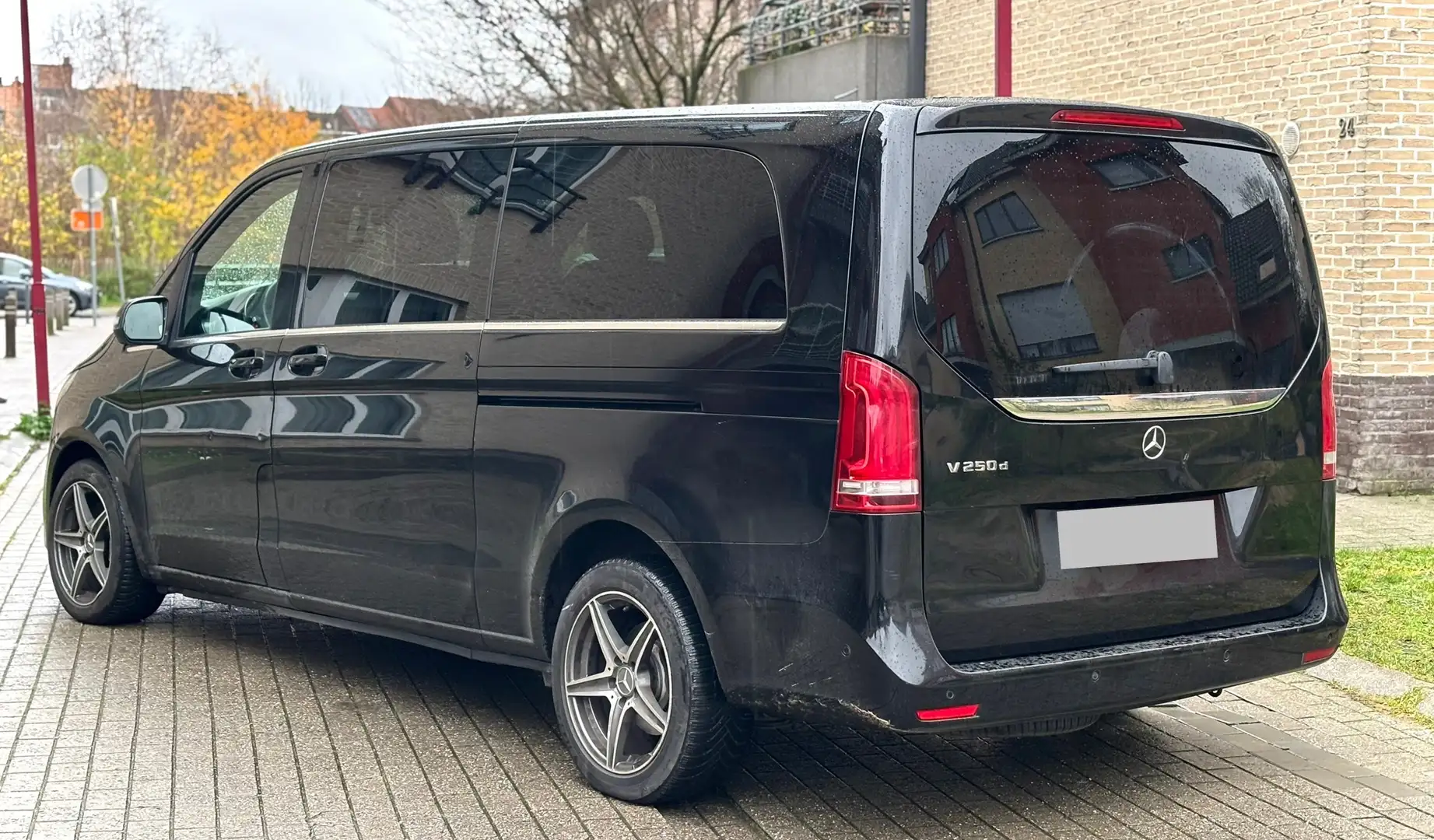 Mercedes-Benz V 250 Mercedes-Benz V250d extra-long 2019/12 Zwart - 2