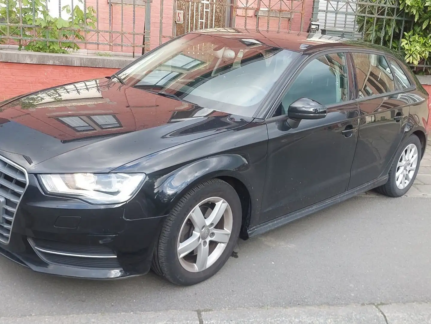 Audi A3 1.6 TDi Ambiente Černá - 2