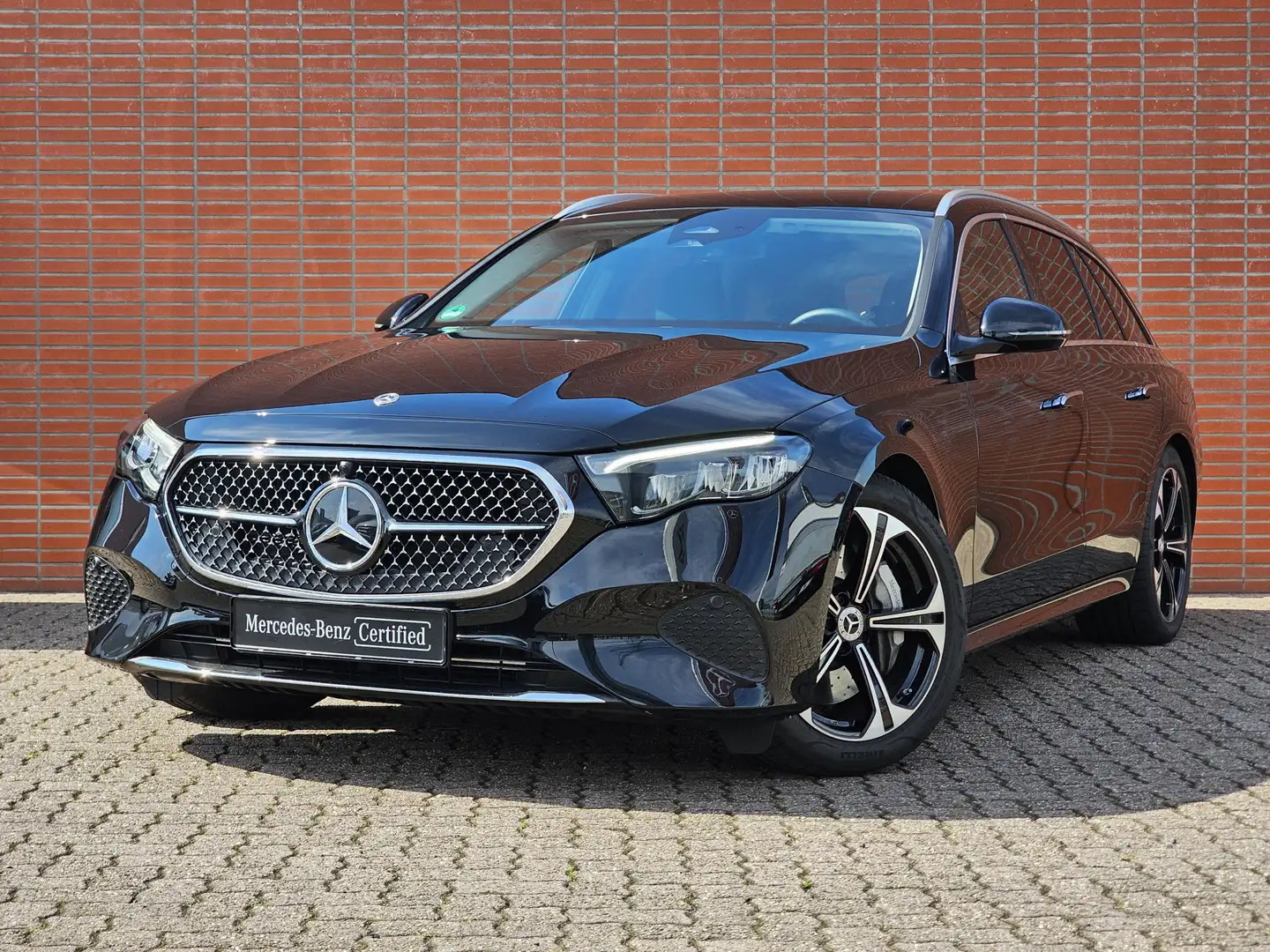 Mercedes-Benz E 300 E 300e Estate Luxury Line | Adaptive Cruise | Wint Zwart - 2