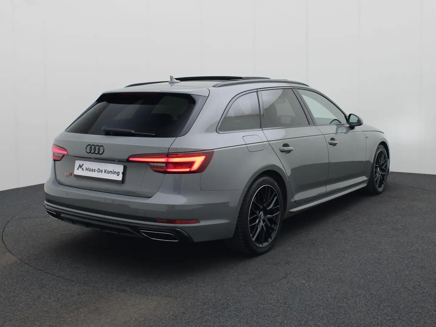 Audi A4 Avant 35 TFSI/150PK S edition · Panoramadak · Navi Grijs - 2