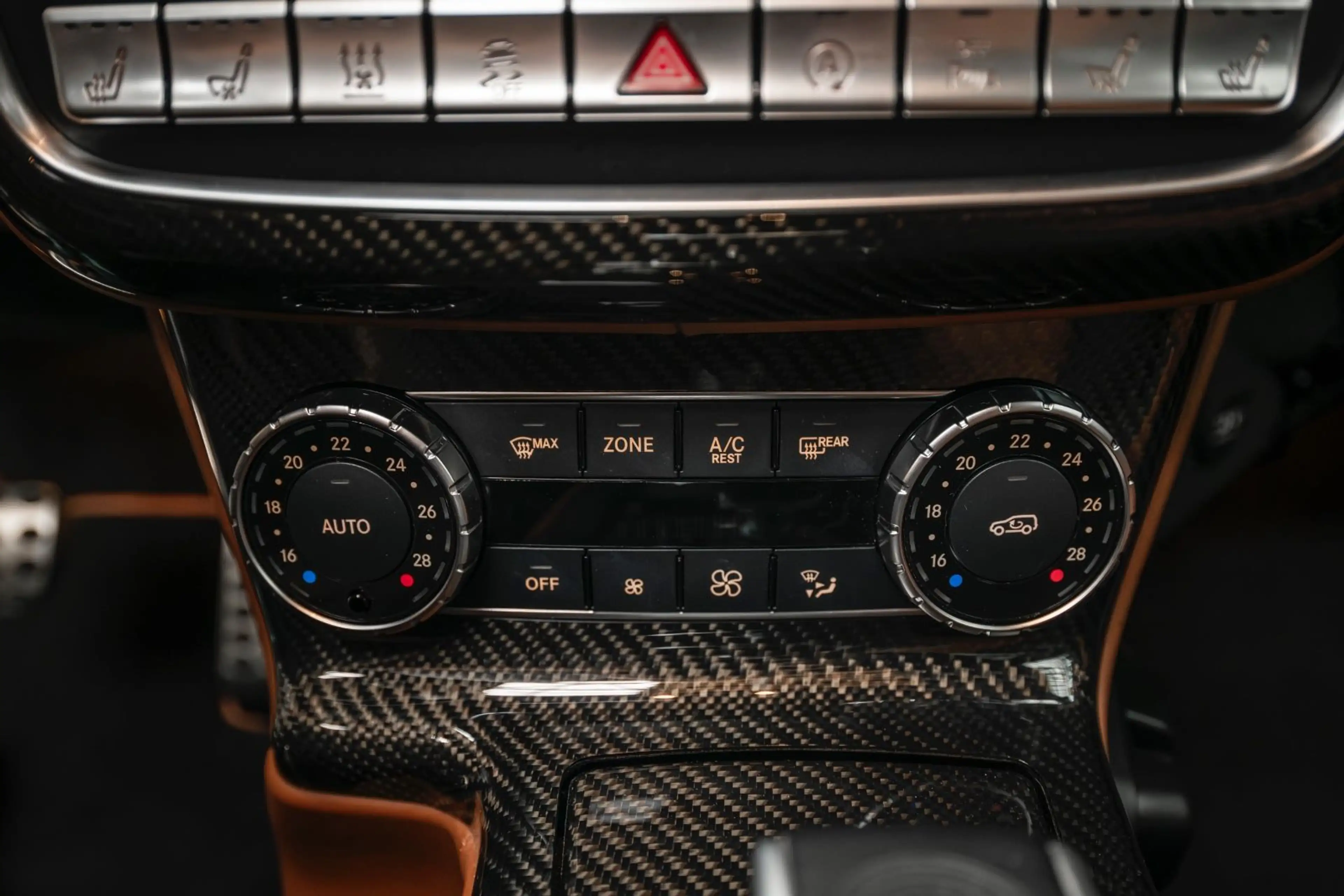 Mercedes-Benz G 63 AMG G63 Edition 463 - Exklusiv - Designo - CarPlay — photo 43