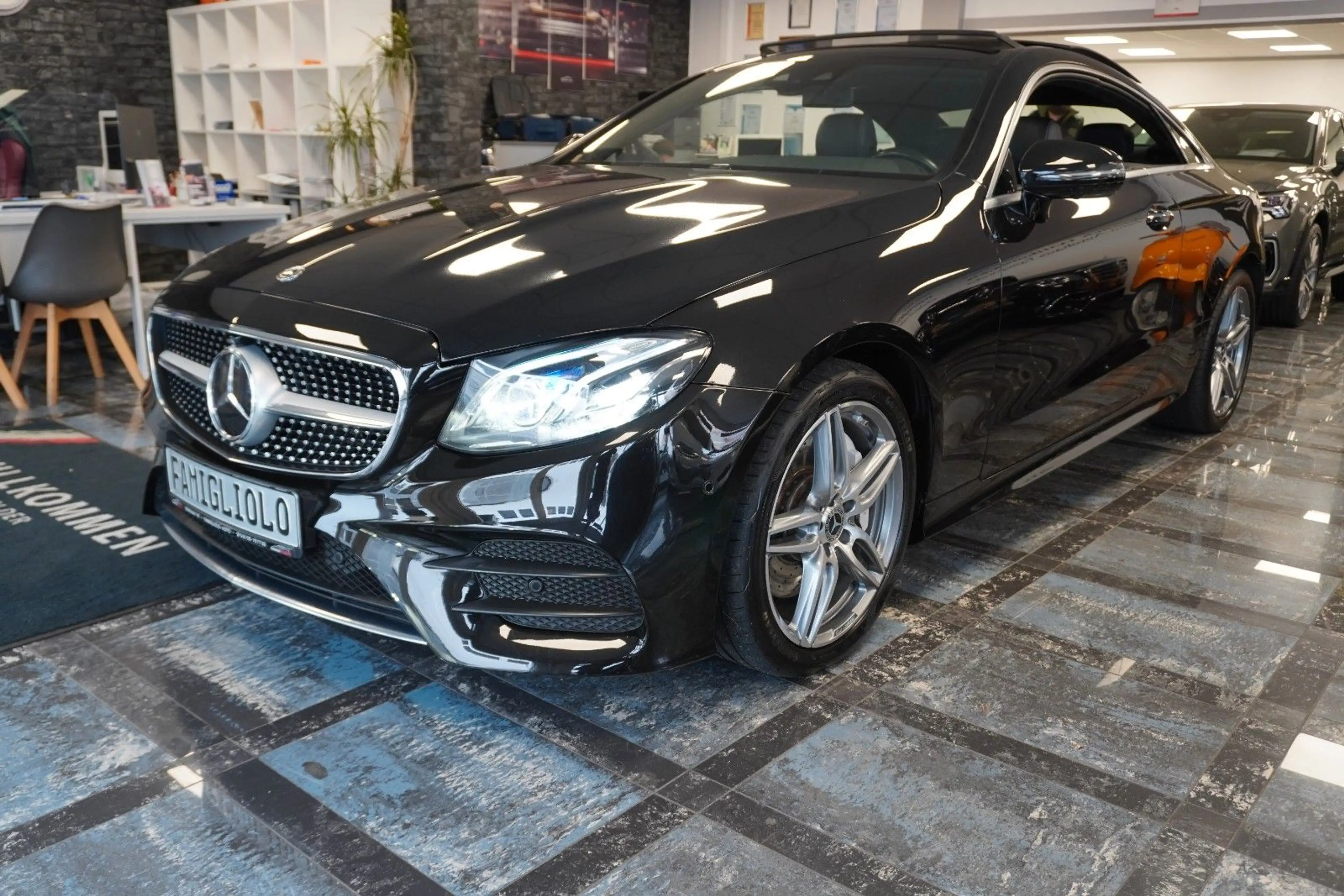 Mercedes-Benz E 400 Coupe 4Matic/Panoramadach/LED Schein/Leder — photo 6