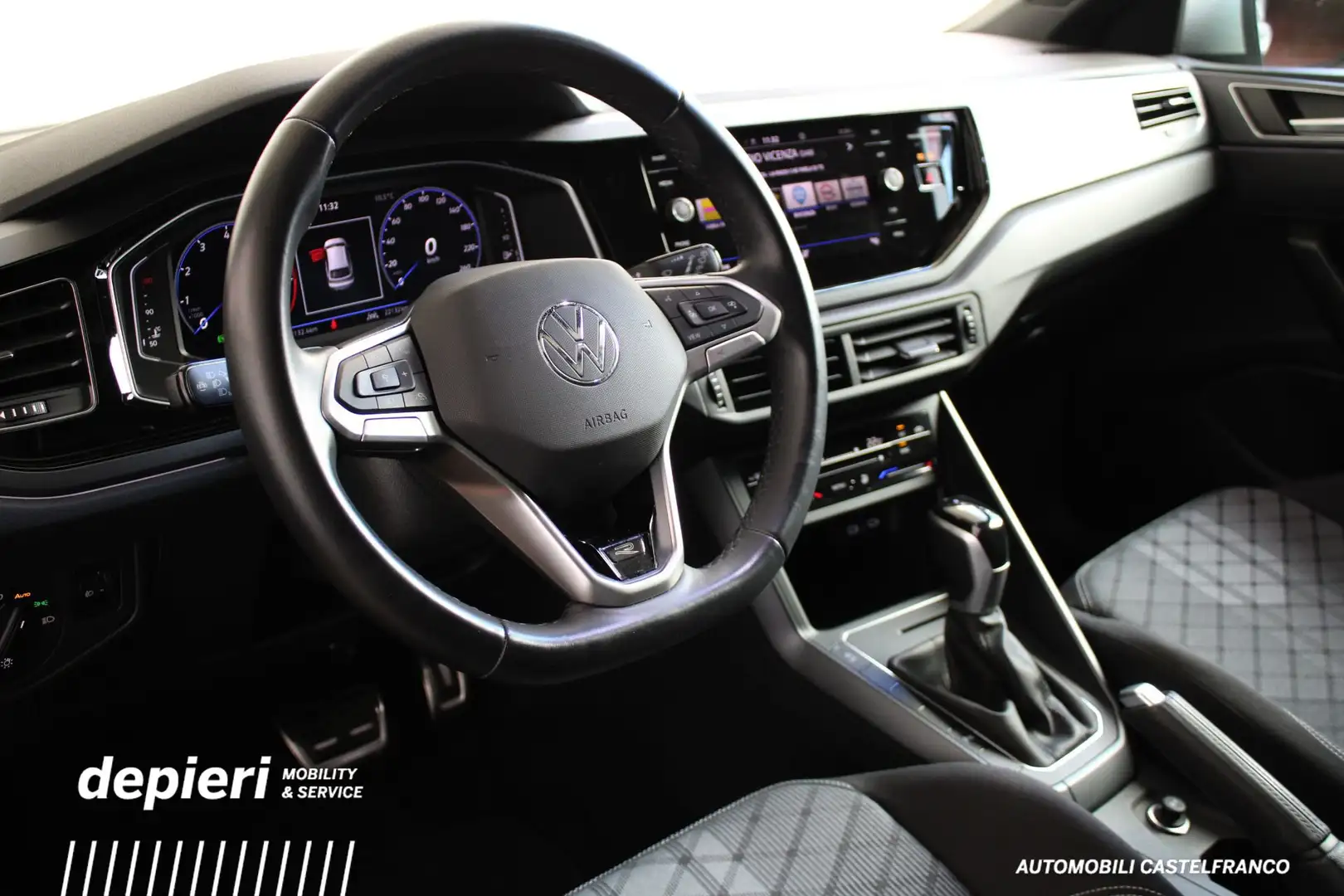 Volkswagen Taigo Taigo 1.0 TSI DSG R-Line Silber - 2