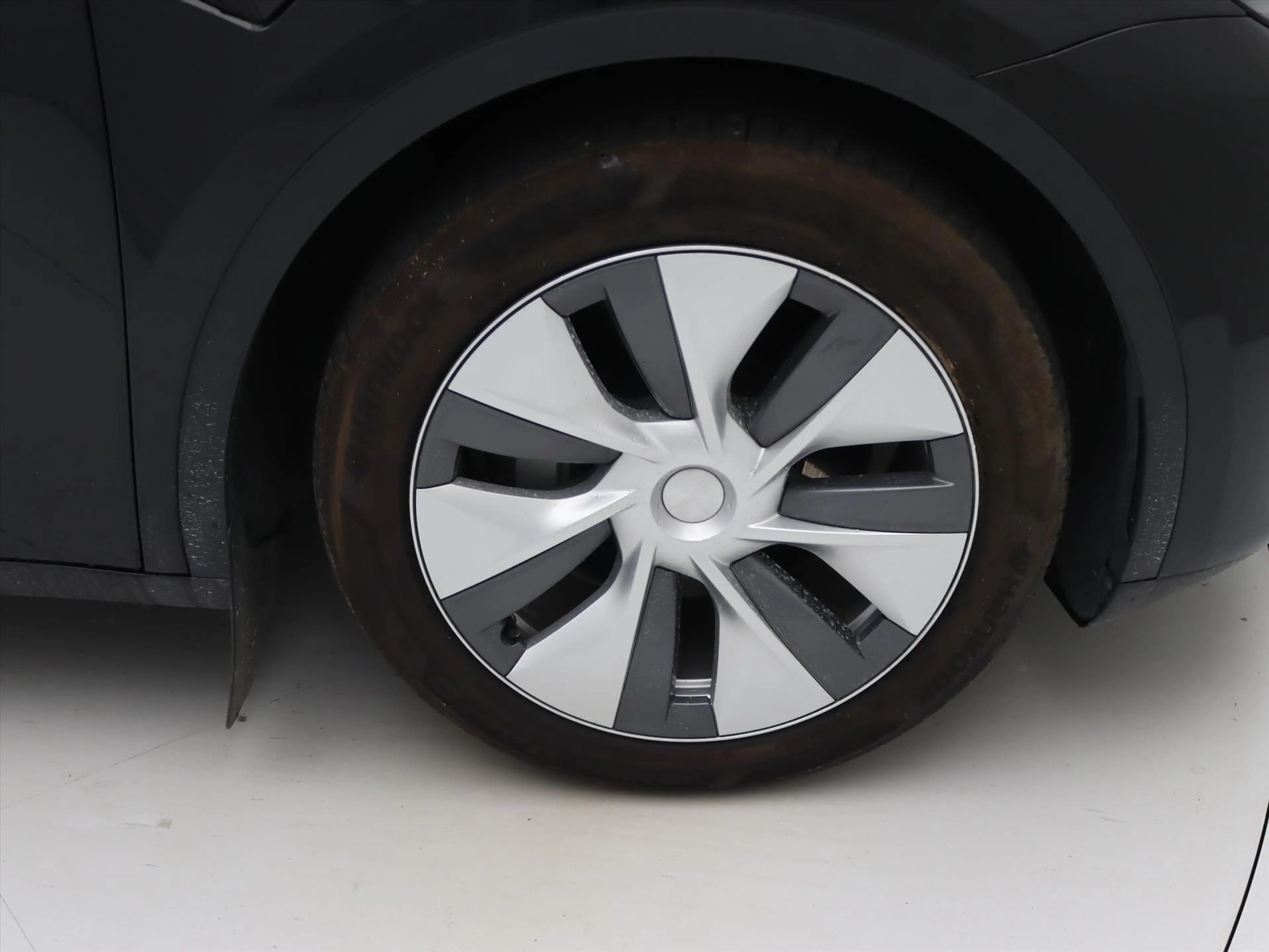 Tesla Model Y Long Range AWD 75kWh 351pk 93% SoH [ TREKHAAK+AMD — photo 9