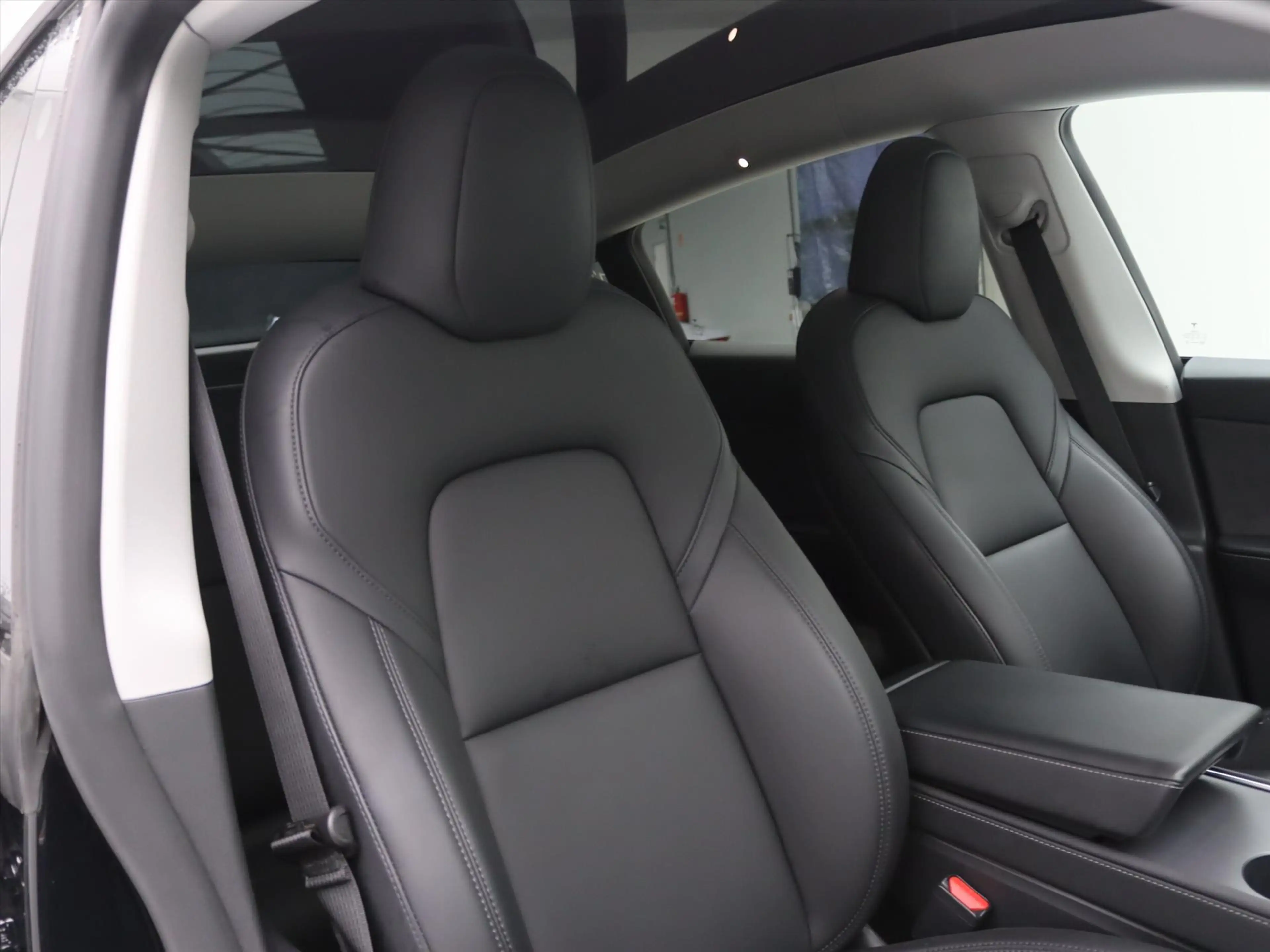 Tesla Model Y Long Range AWD 75kWh 351pk 93% SoH [ TREKHAAK+AMD — photo 15
