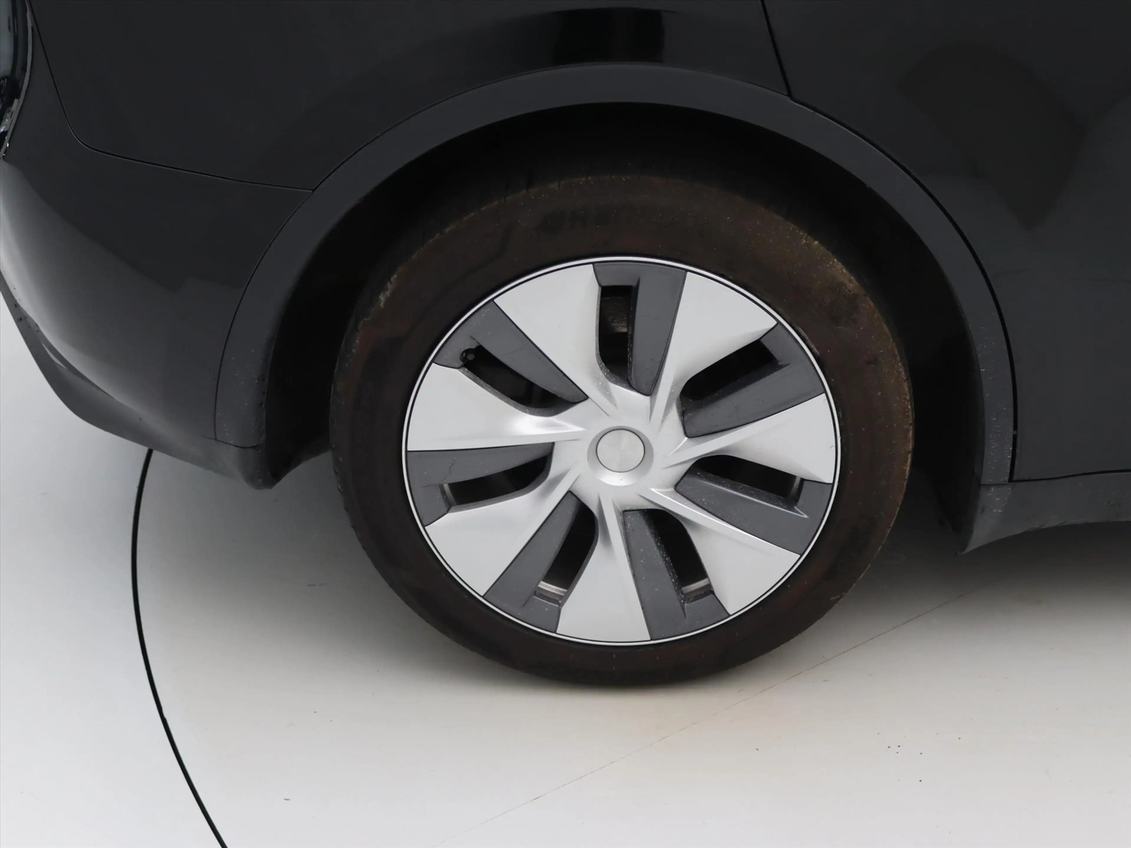 Tesla Model Y Long Range AWD 75kWh 351pk 93% SoH [ TREKHAAK+AMD — photo 10