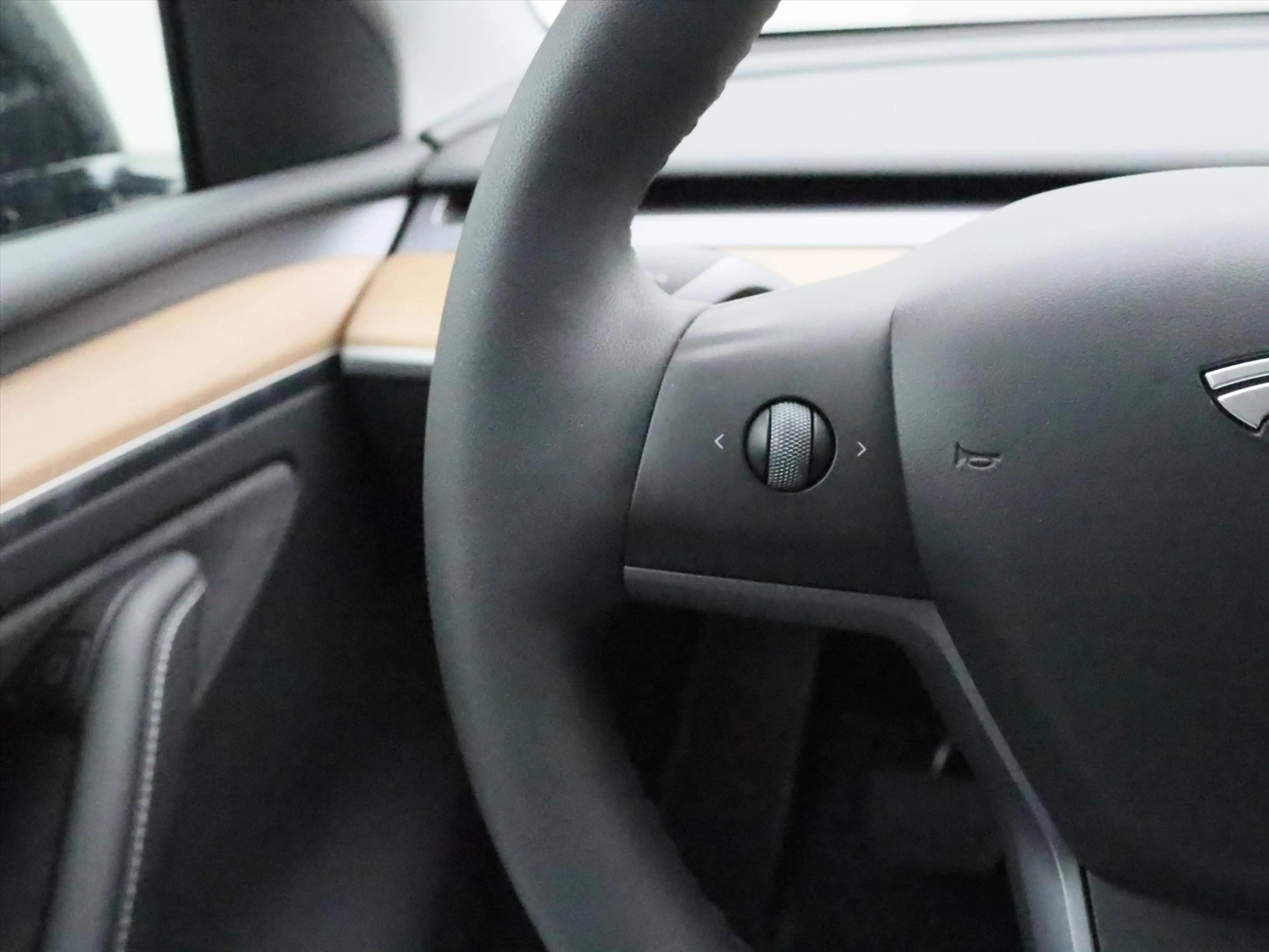 Tesla Model Y Long Range AWD 75kWh 351pk 93% SoH [ TREKHAAK+AMD — photo 20