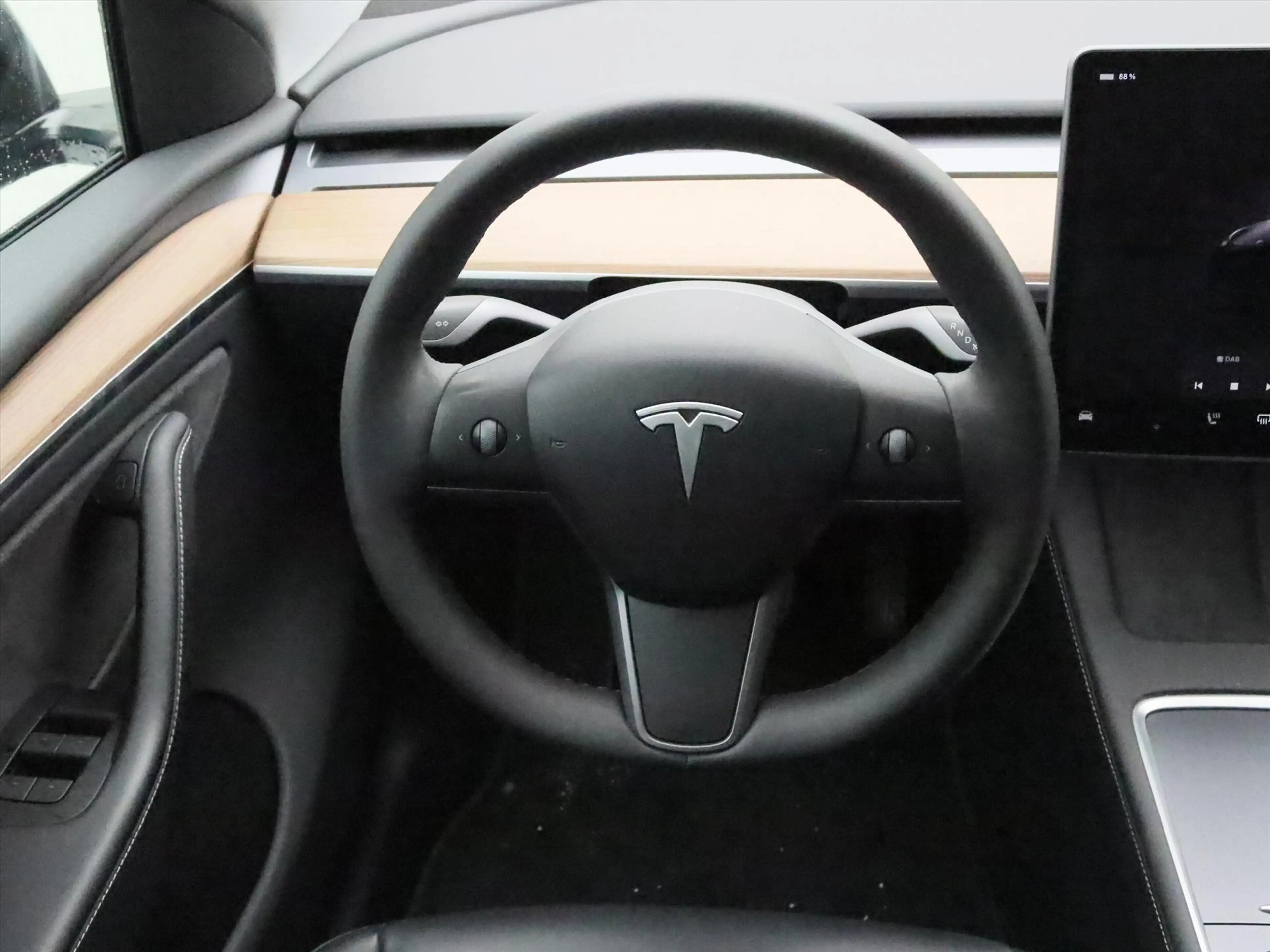 Tesla Model Y Long Range AWD 75kWh 351pk 93% SoH [ TREKHAAK+AMD — photo 19