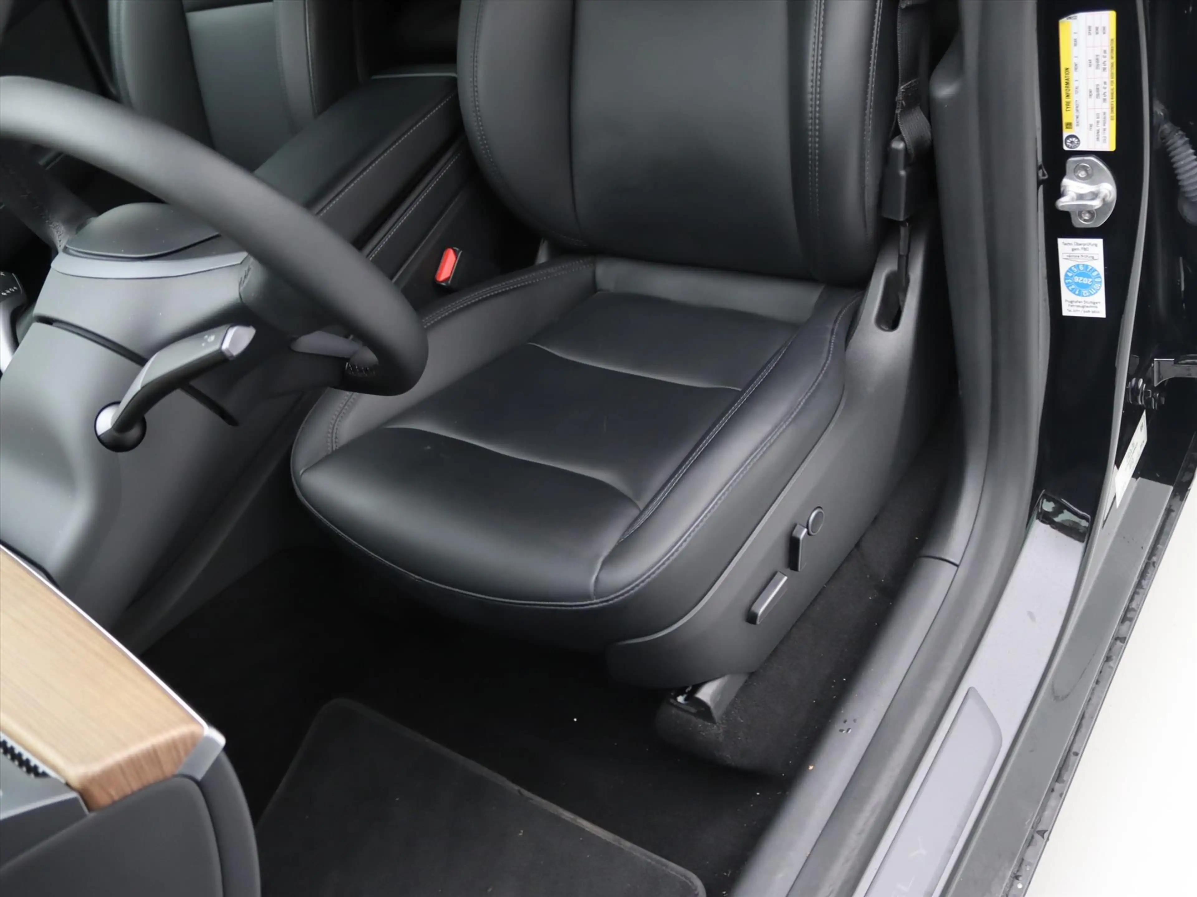 Tesla Model Y Long Range AWD 75kWh 351pk 93% SoH [ TREKHAAK+AMD — photo 17