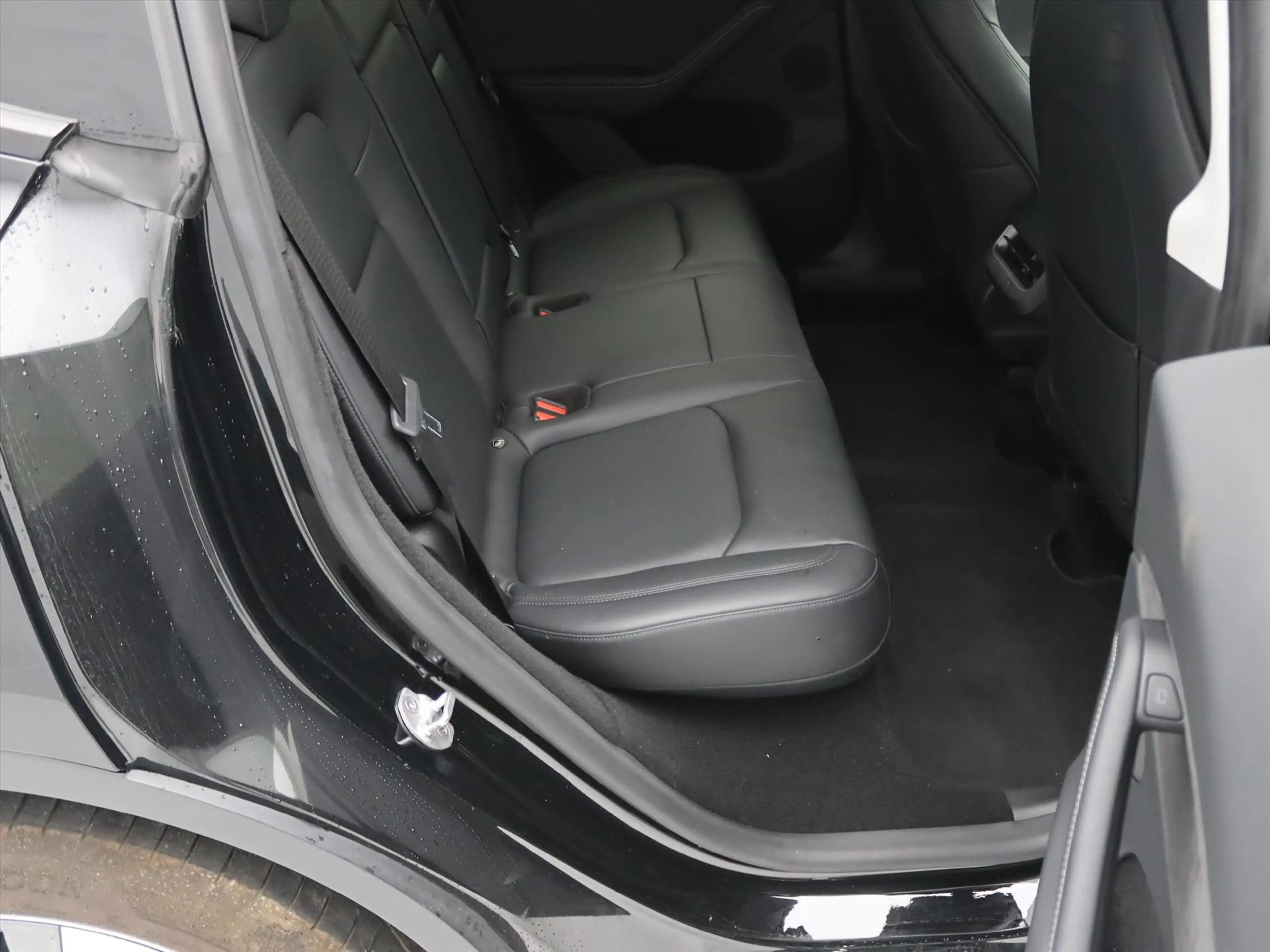 Tesla Model Y Long Range AWD 75kWh 351pk 93% SoH [ TREKHAAK+AMD — photo 13