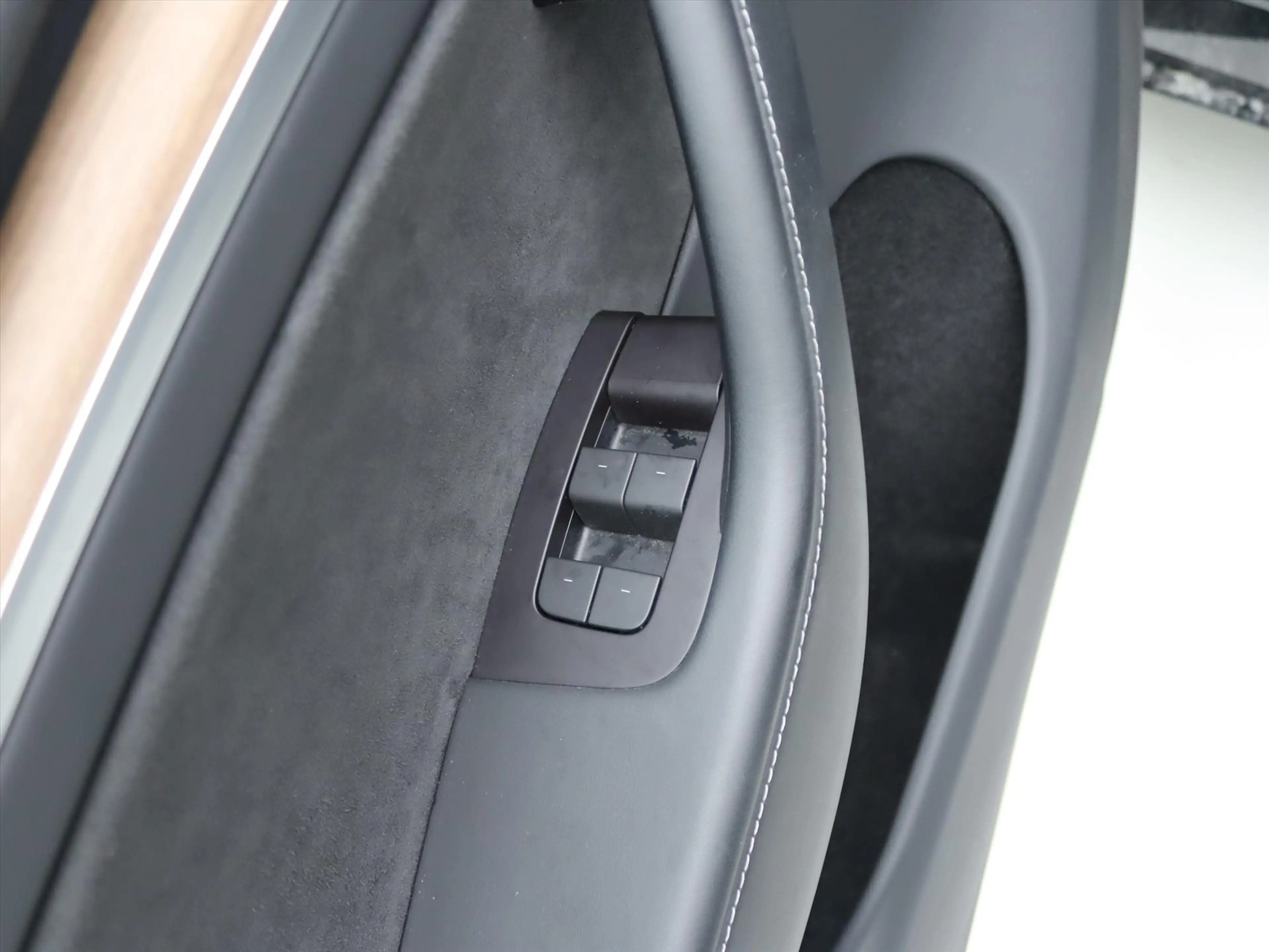 Tesla Model Y Long Range AWD 75kWh 351pk 93% SoH [ TREKHAAK+AMD — photo 31