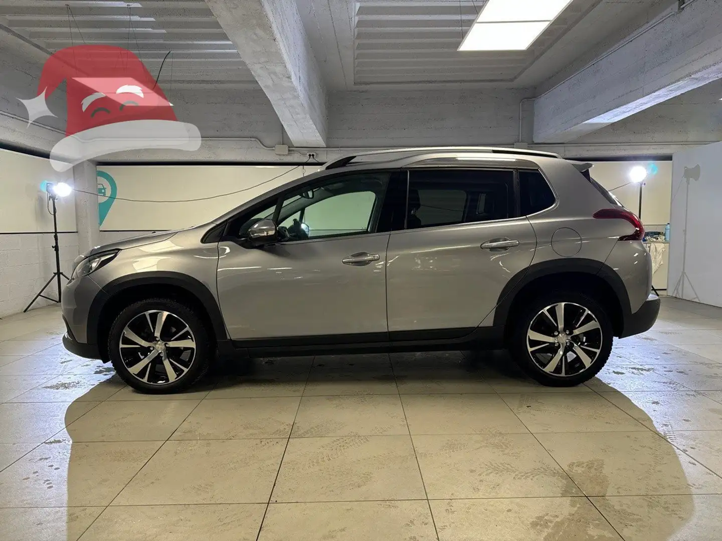 Peugeot 2008 BlueHDi 100cv Allure Gris - 2