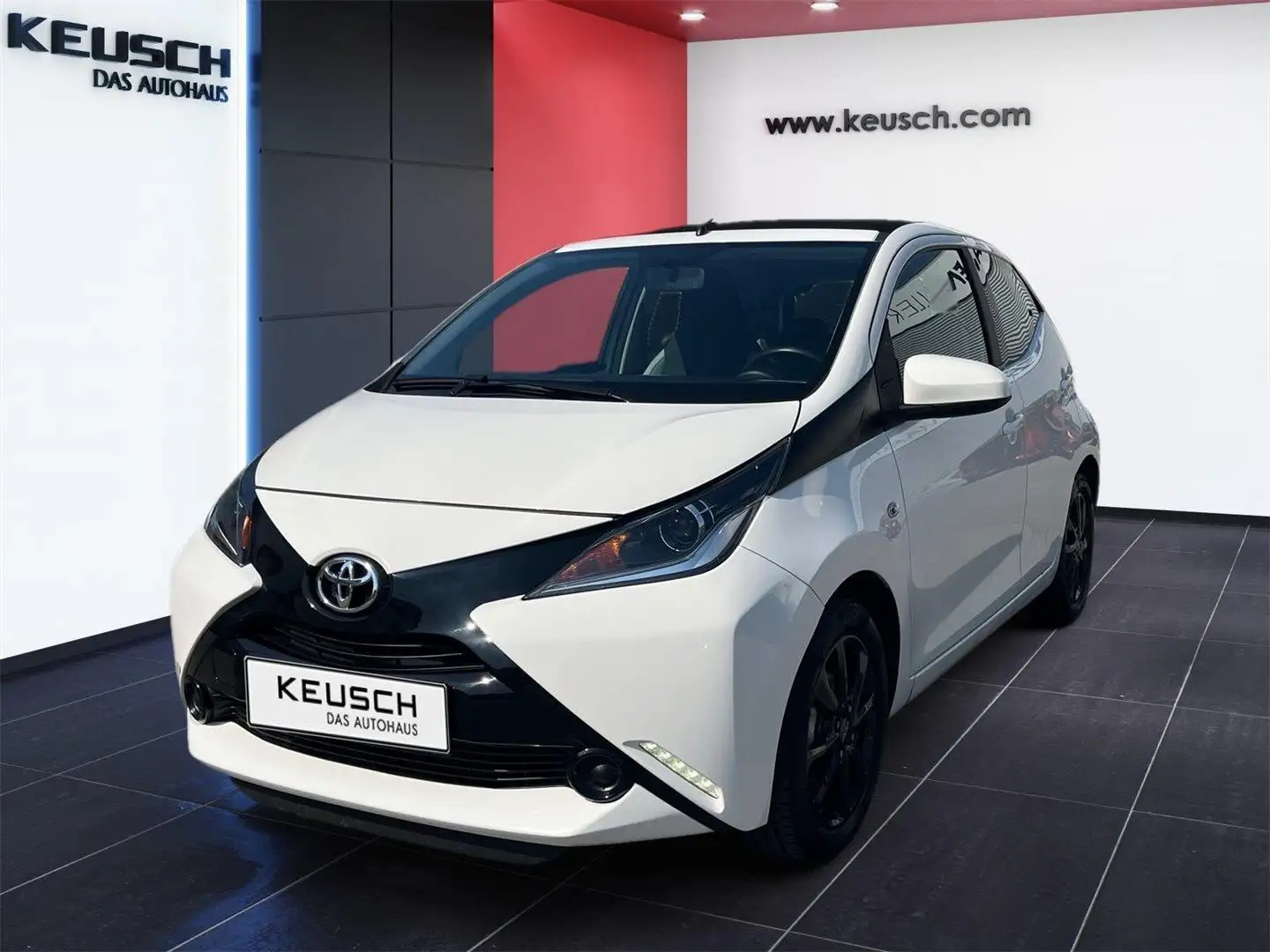 Toyota Aygo 1,0 VVT-i x-play Fehér - 1