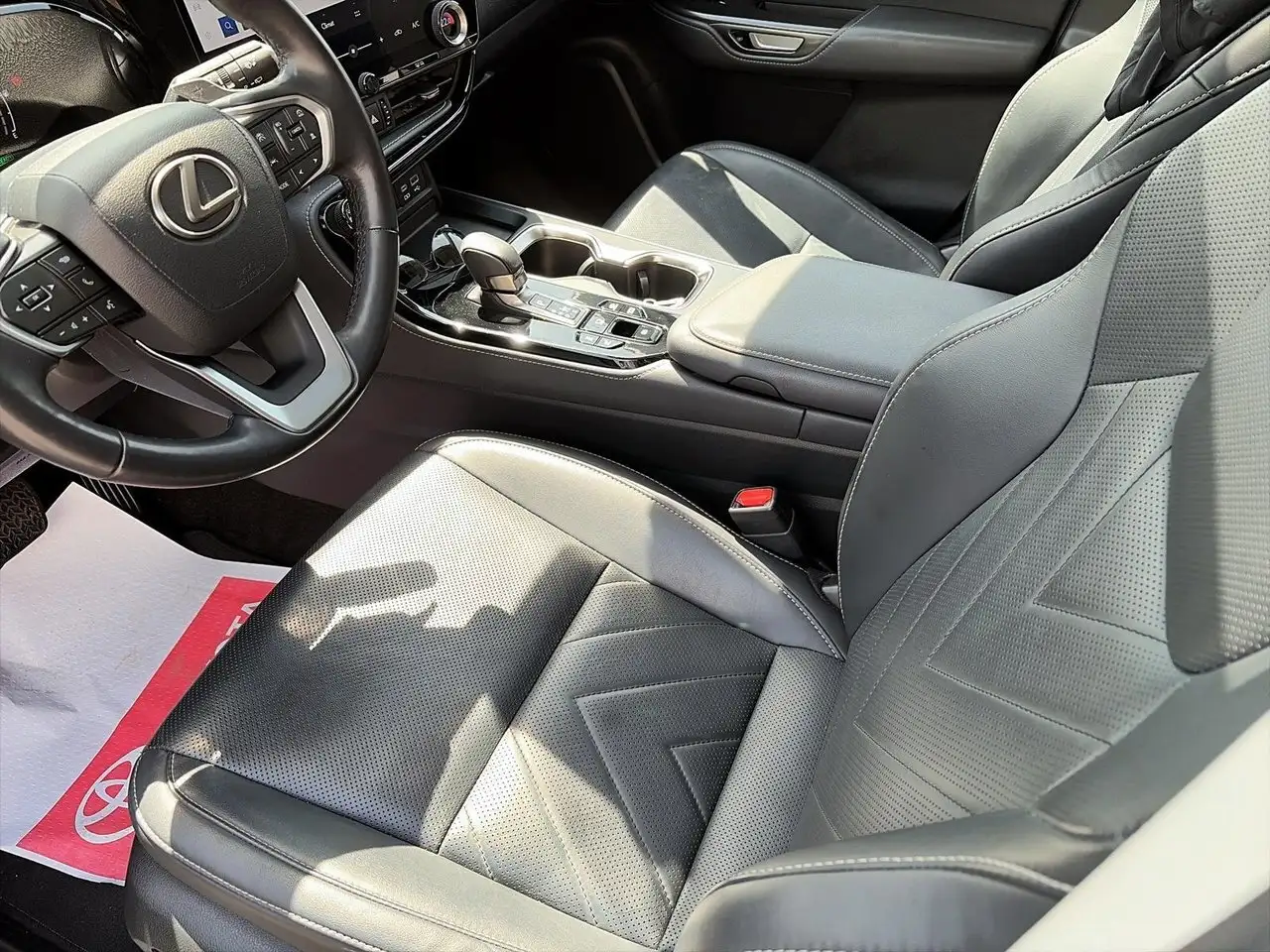 Lexus NX снимка Lexus NX