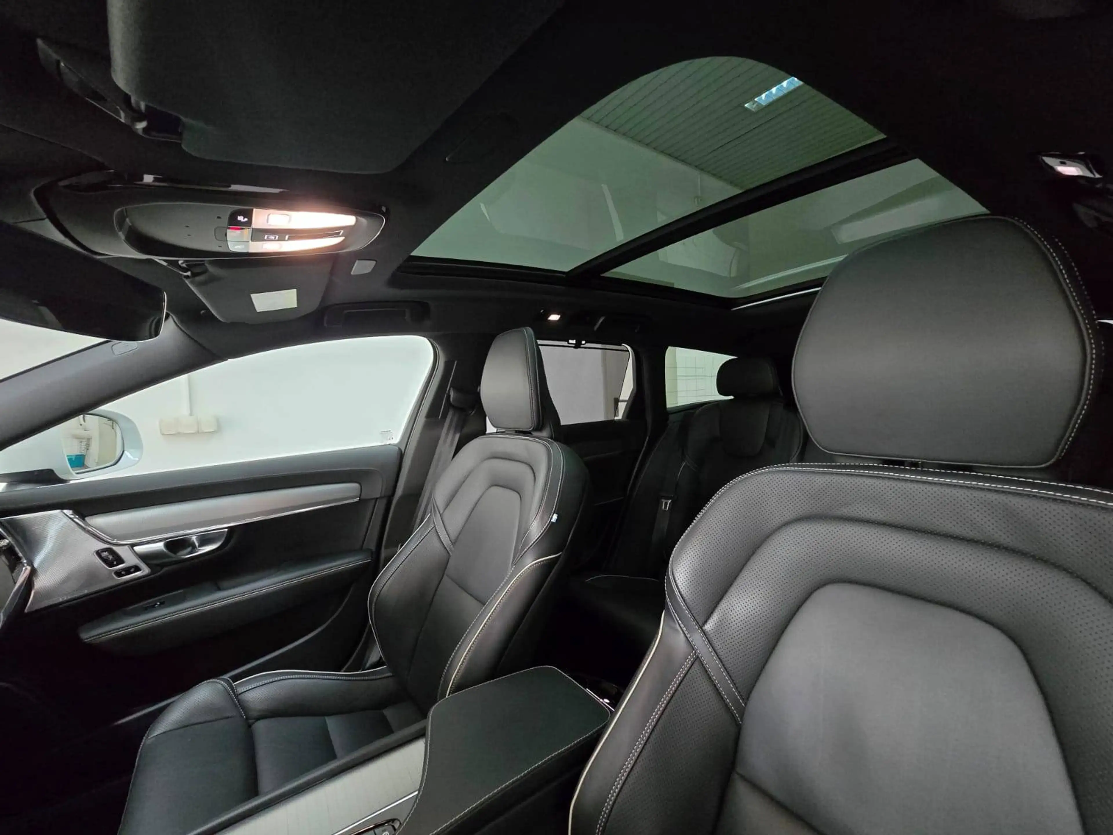Volvo V90 Cross Country Ultimate AWD Sonderfarbe Crystal White 360° Bowers&Wilkins Standheizung Kristallglas Schalthebel — photo 8