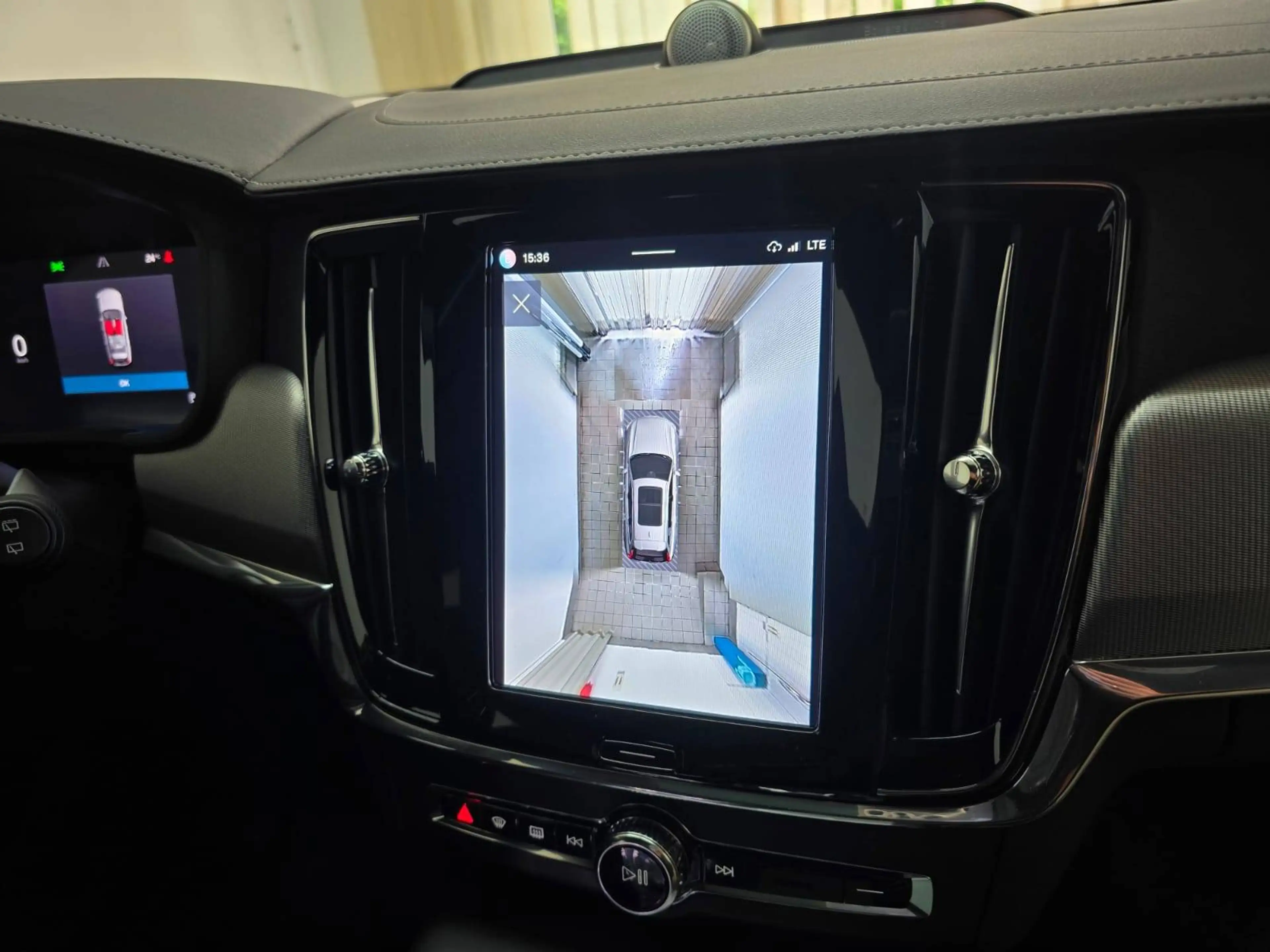 Volvo V90 Cross Country Ultimate AWD Sonderfarbe Crystal White 360° Bowers&Wilkins Standheizung Kristallglas Schalthebel — photo 15