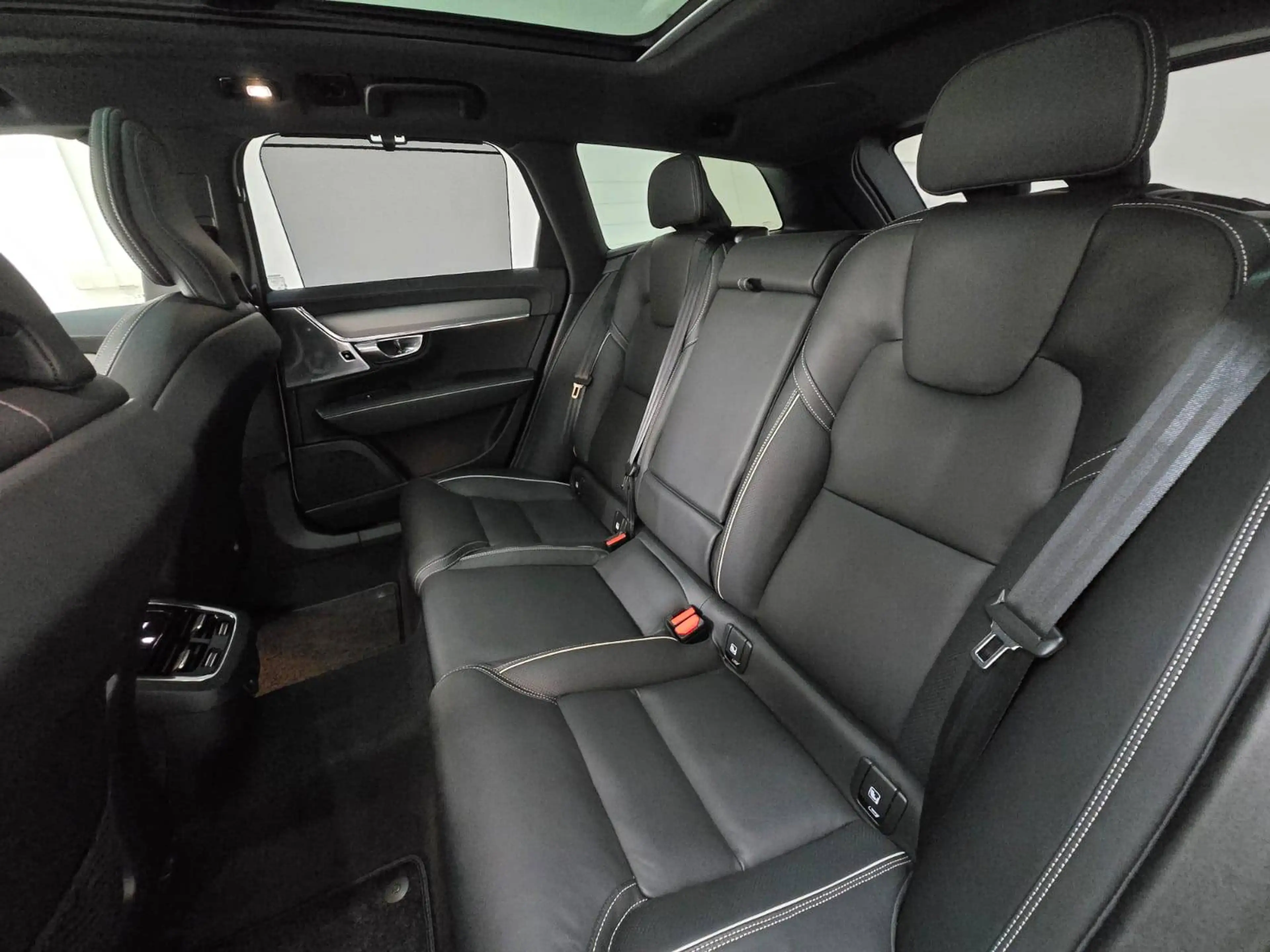 Volvo V90 Cross Country Ultimate AWD Sonderfarbe Crystal White 360° Bowers&Wilkins Standheizung Kristallglas Schalthebel — photo 9