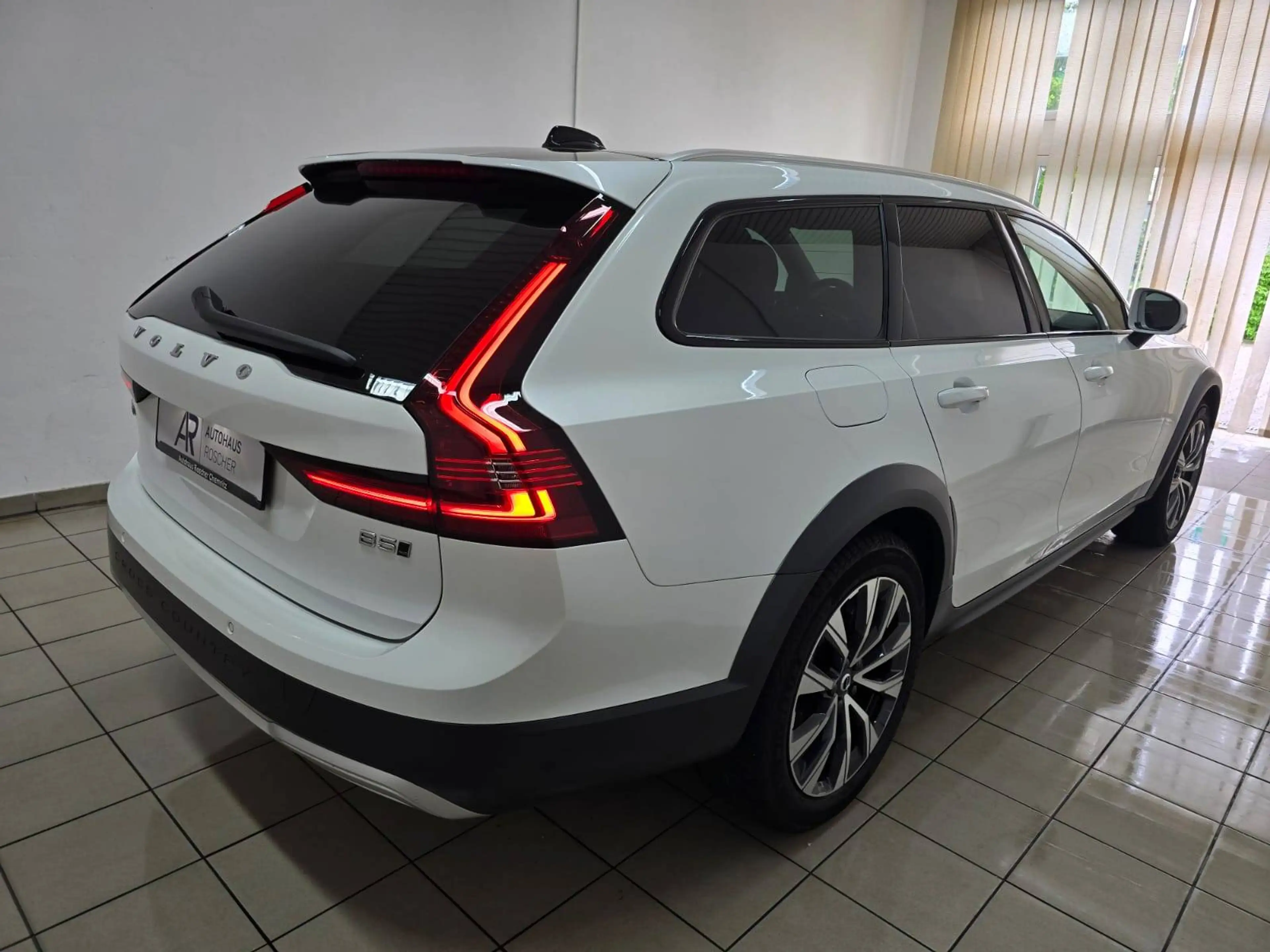 Volvo V90 Cross Country Ultimate AWD Sonderfarbe Crystal White 360° Bowers&Wilkins Standheizung Kristallglas Schalthebel — photo 3