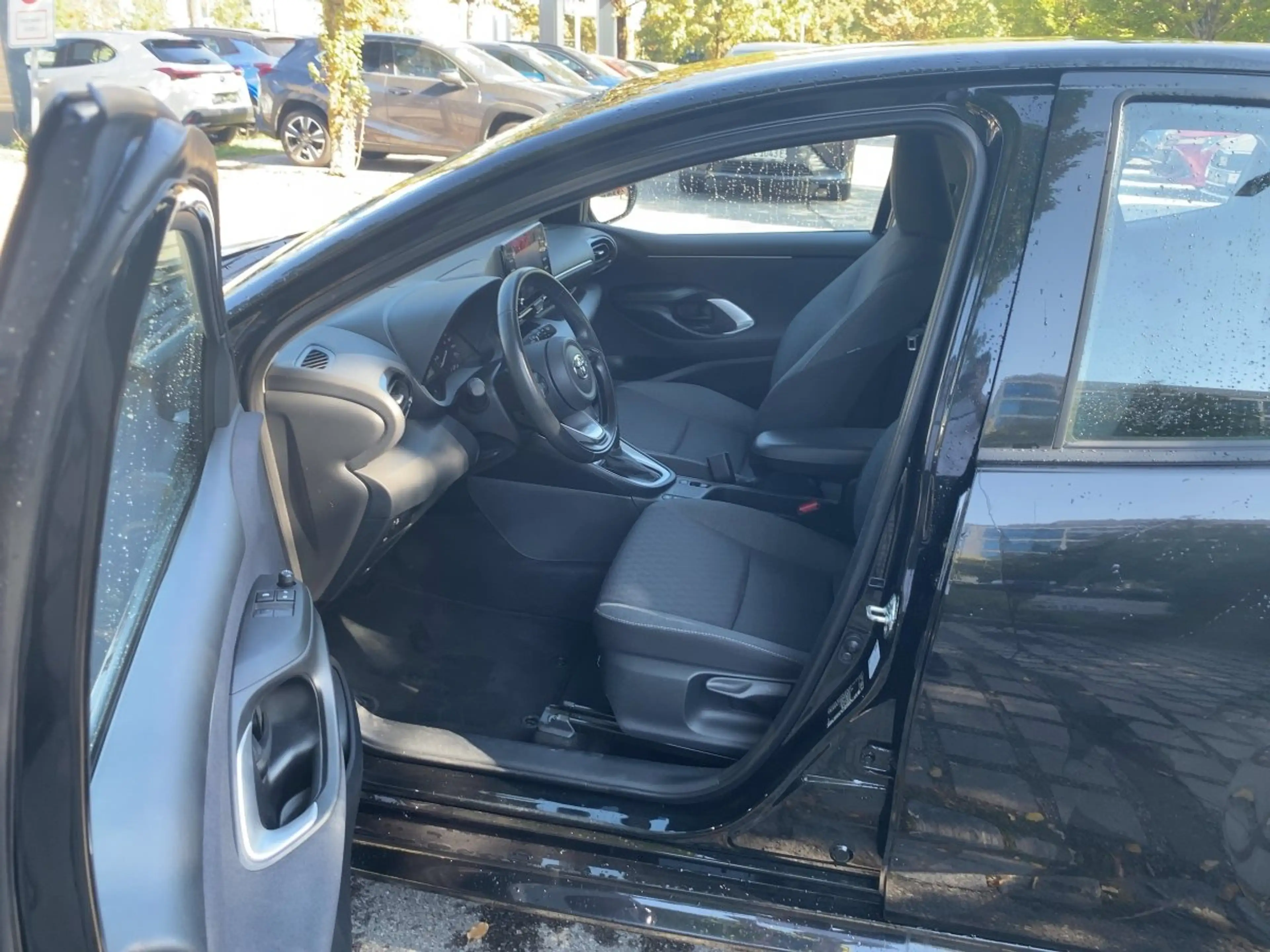 Toyota Yaris 1.5 Comfort — photo 11