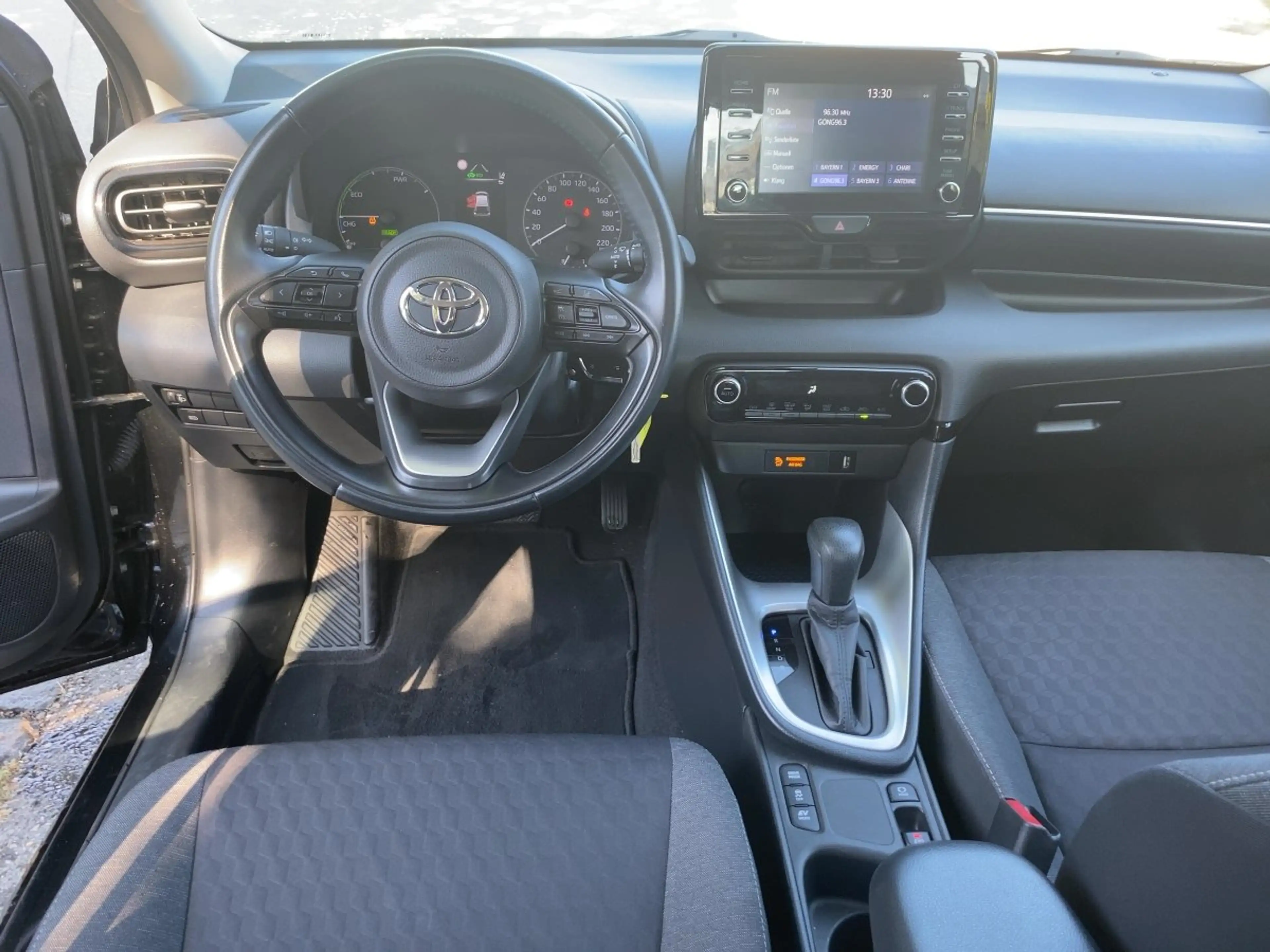 Toyota Yaris 1.5 Comfort — photo 13