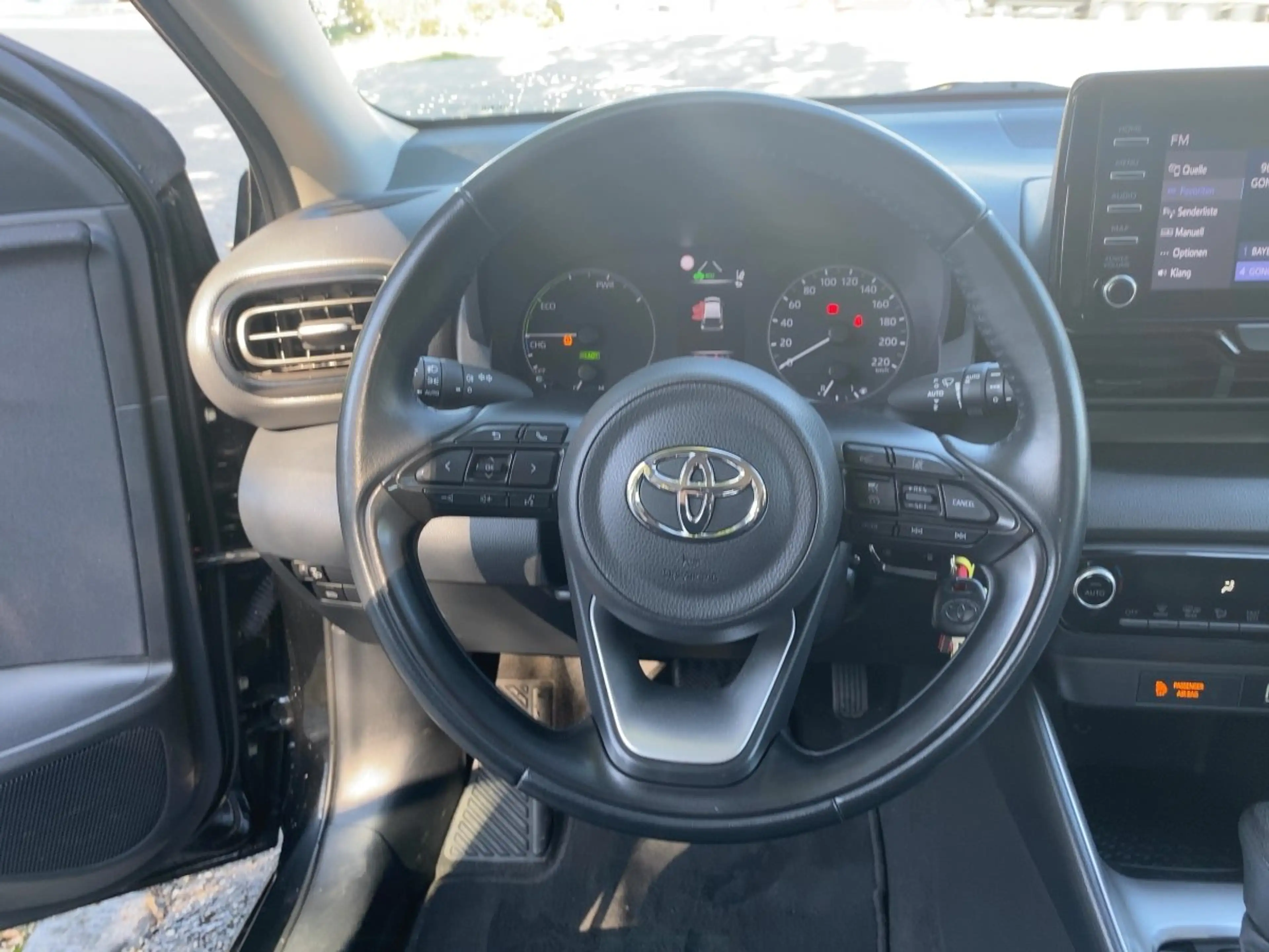 Toyota Yaris 1.5 Comfort — photo 14