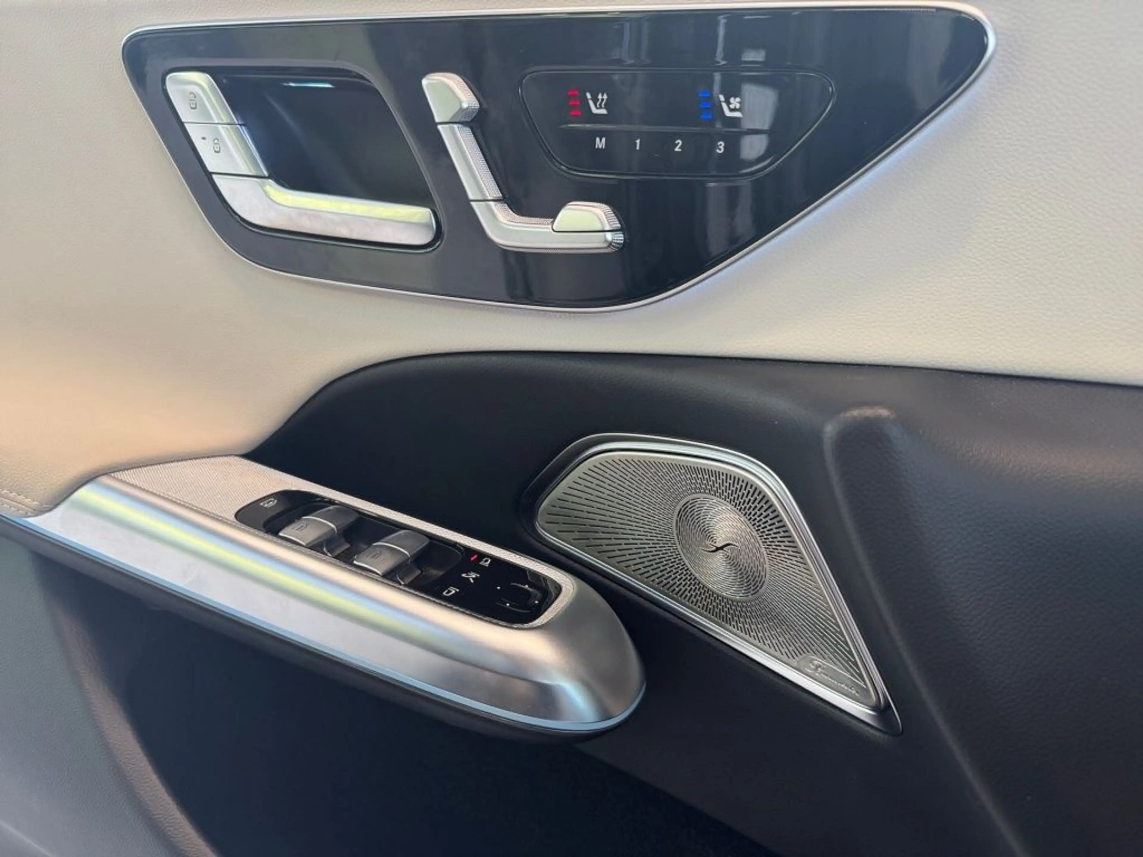 Mercedes-Benz E 300 de 4M AMG. Pano, Superscreen, Beige Int. — photo 7