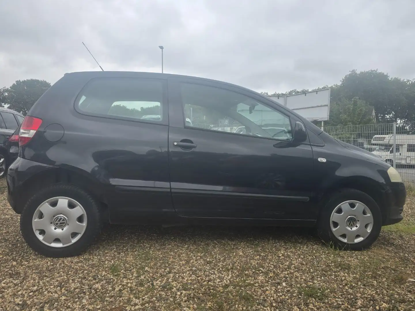 Volkswagen Fox Basis Schwarz - 2