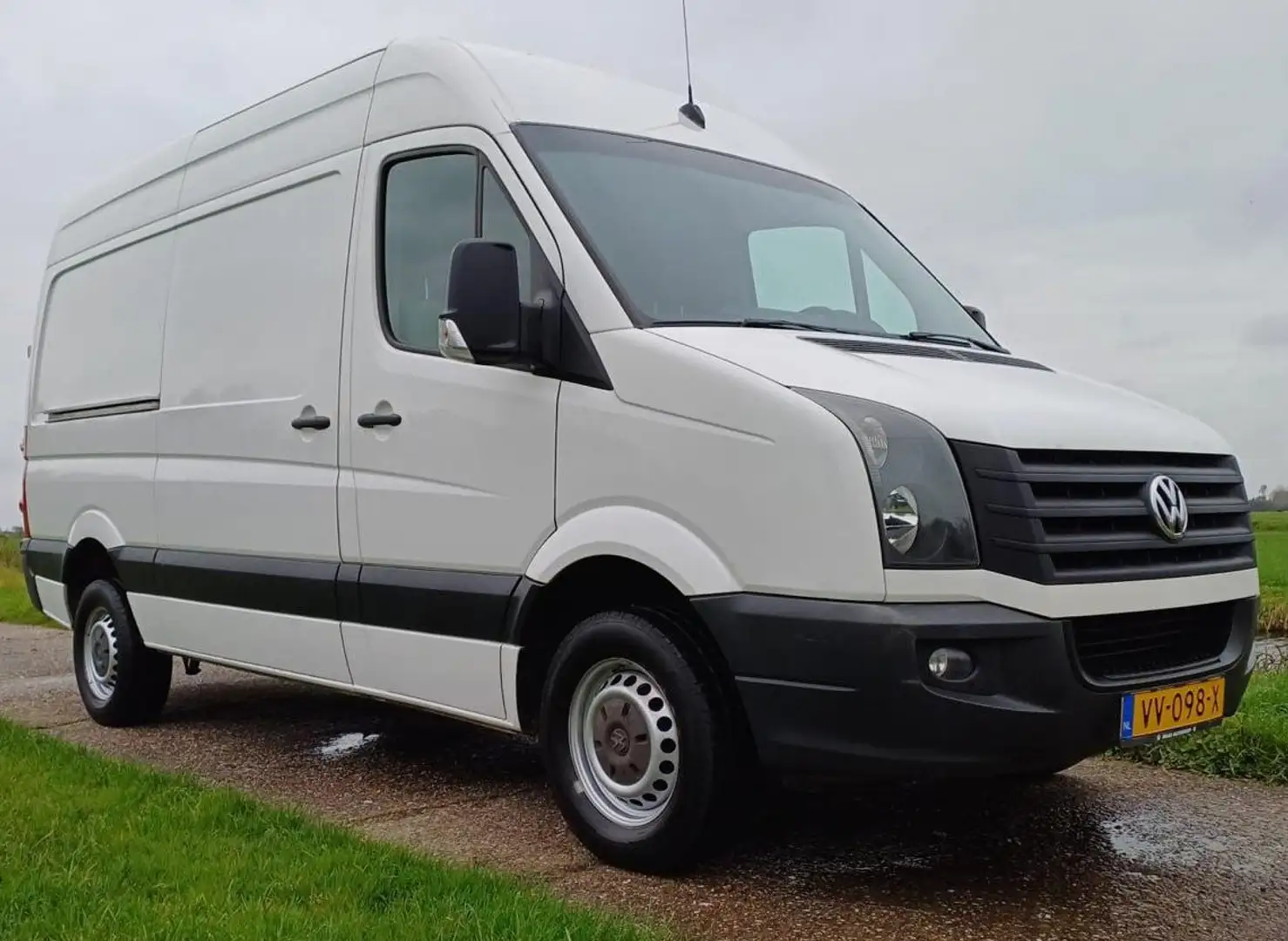 Volkswagen Crafter Crafter 2.0 TDI 136pk 35 L2H2 - 3500 kg trekgew. Wit - 1