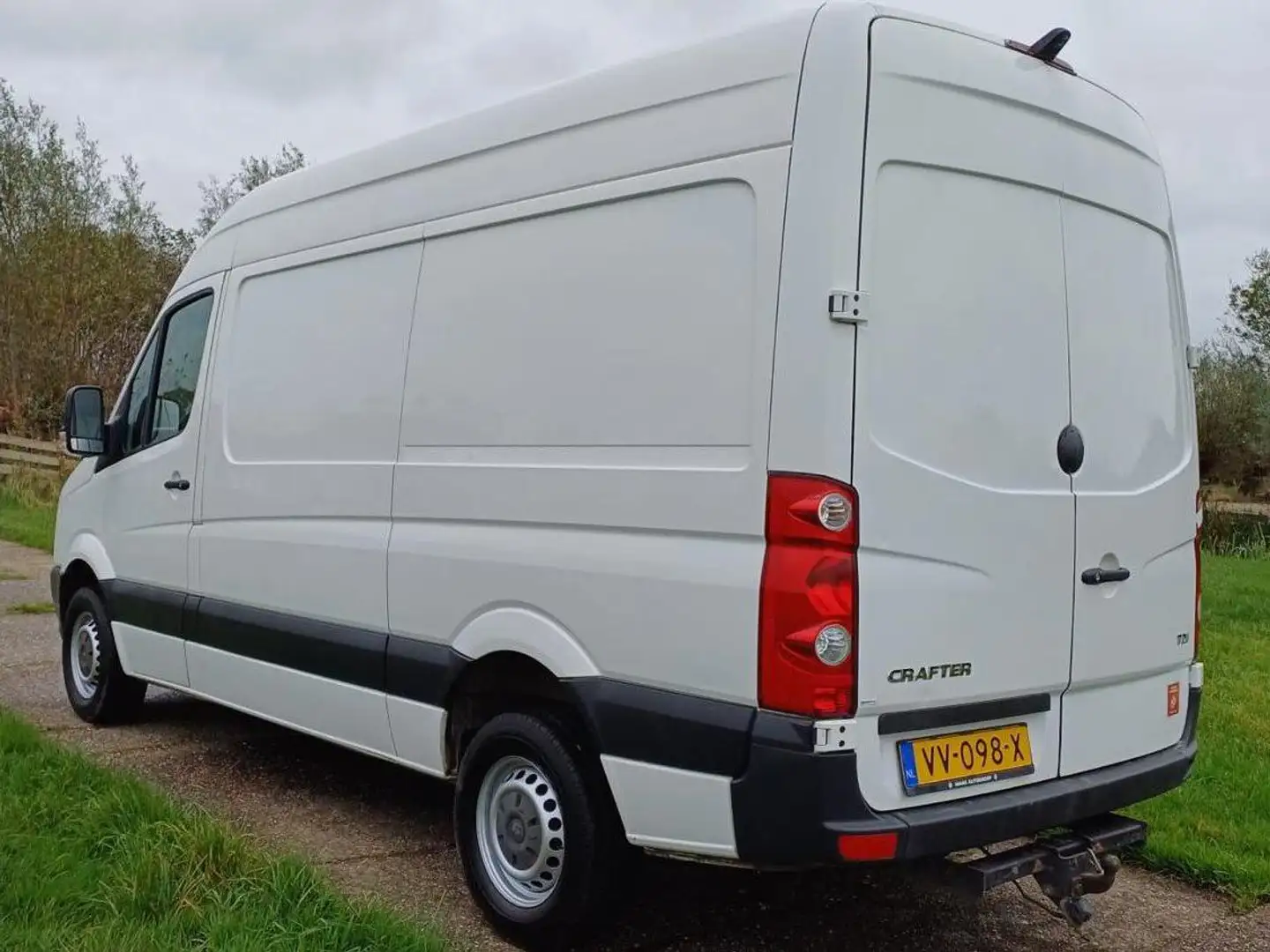 Volkswagen Crafter Crafter 2.0 TDI 136pk 35 L2H2 - 3500 kg trekgew. Wit - 2