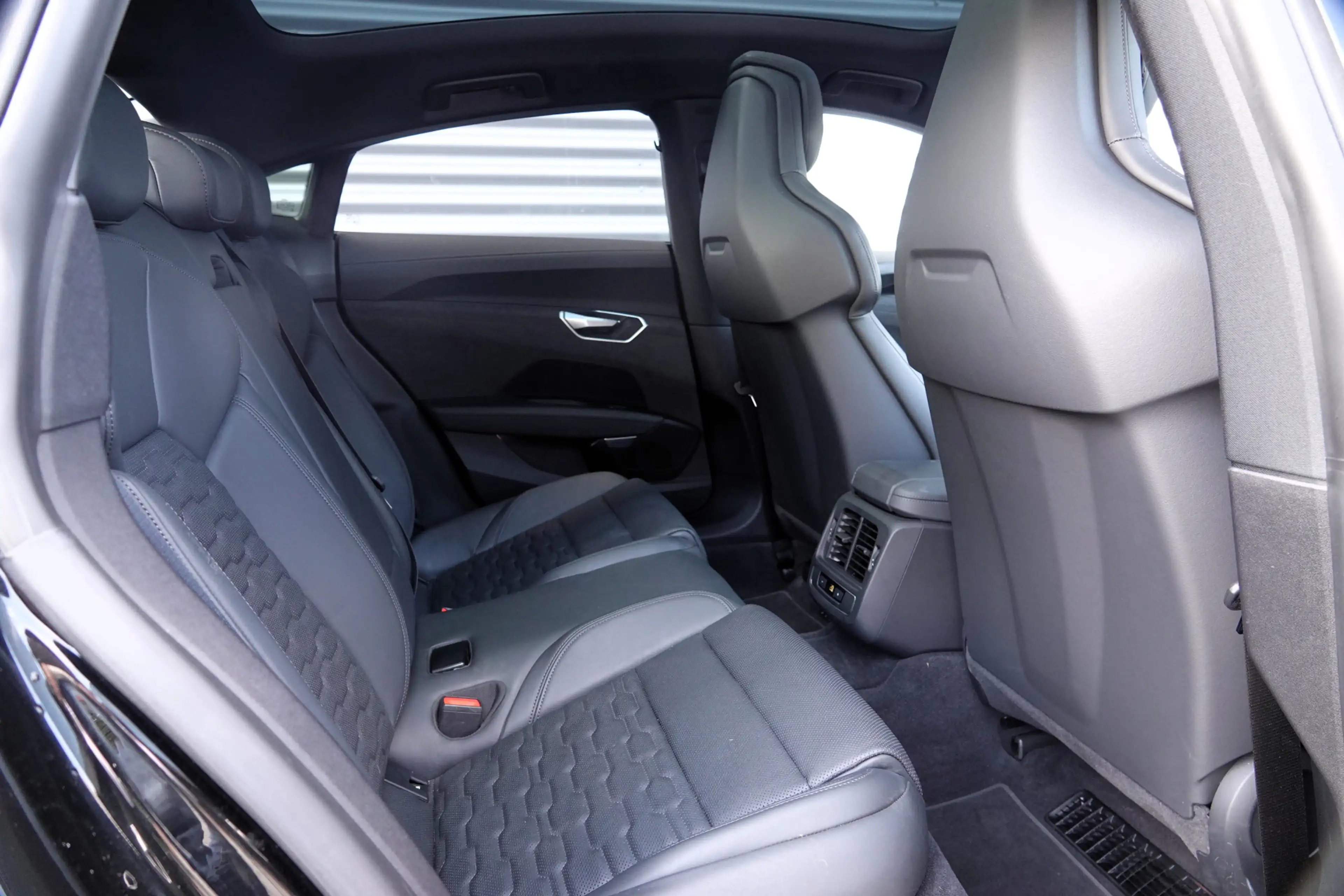 Audi e-tron GT GT edition ZERO 93 kWh S-Line | Panodak | B&O | Sp — photo 25