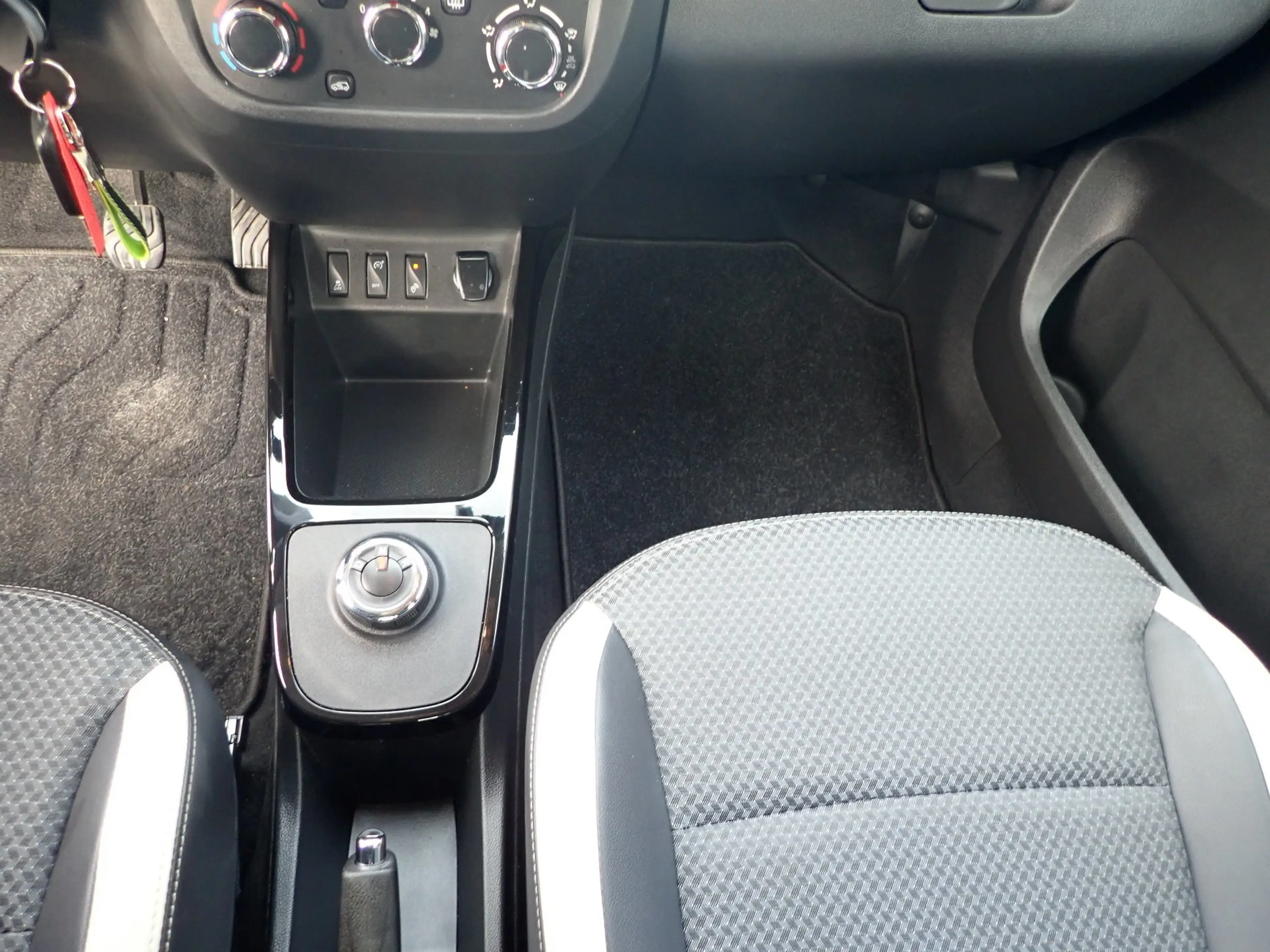 Dacia Spring Electric 45 Essential — photo 13