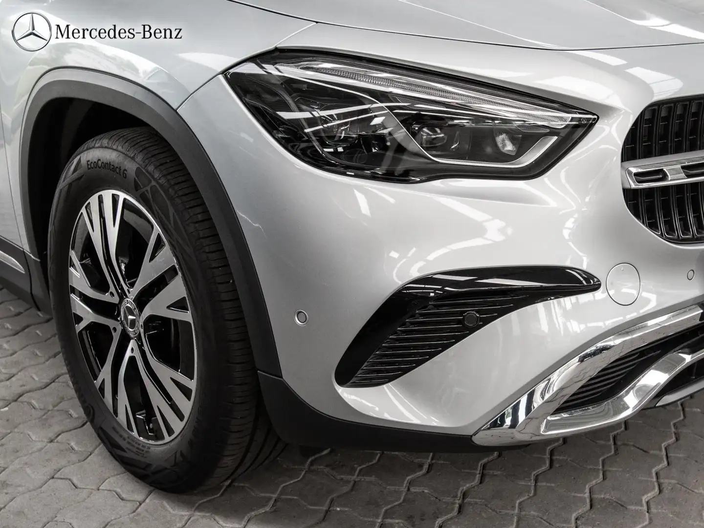 Mercedes-Benz GLA 180 Progressive RüKam+MBUX+Totwink+18 Plateado - 2