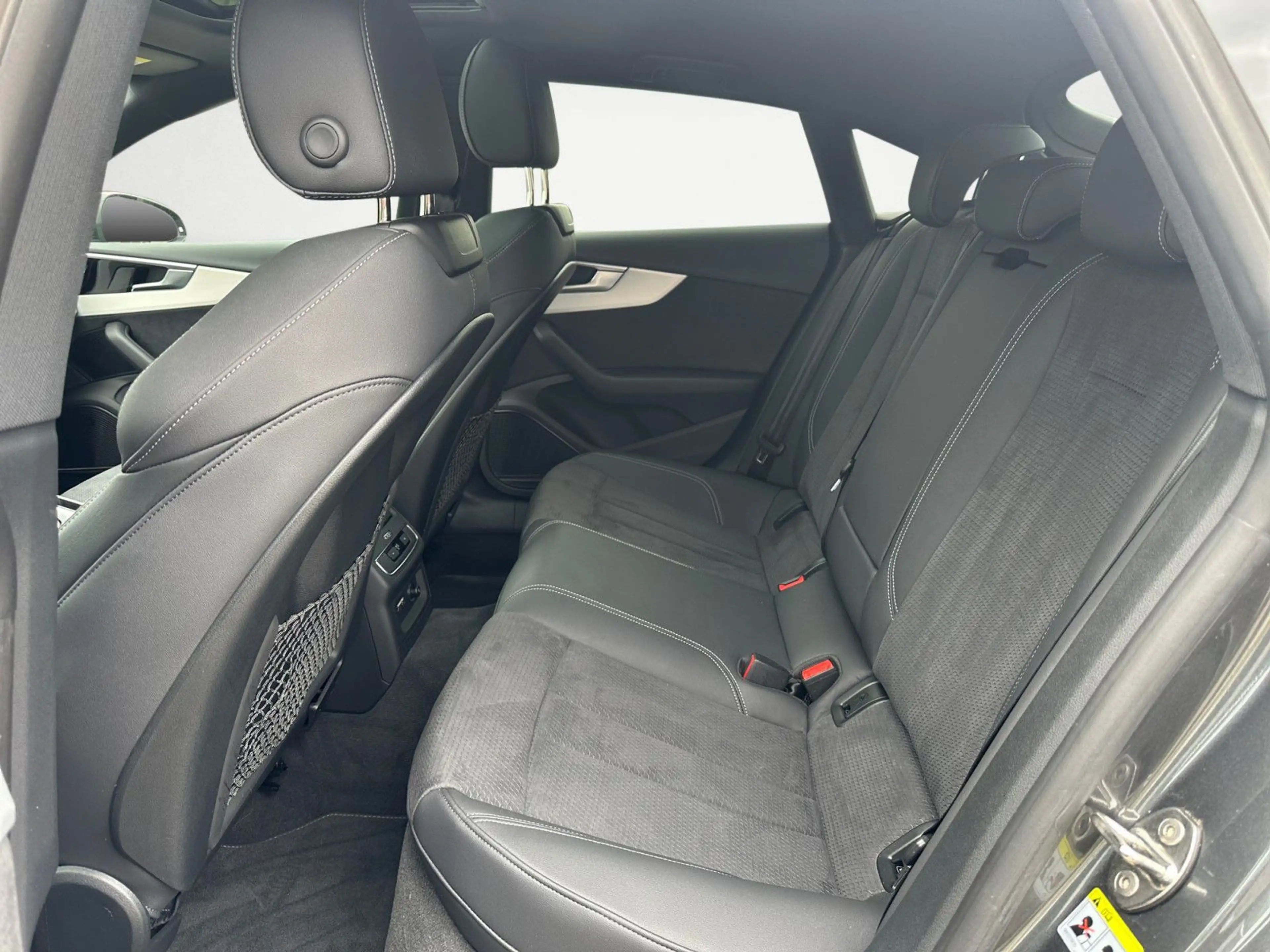 Audi S5 . — photo 14