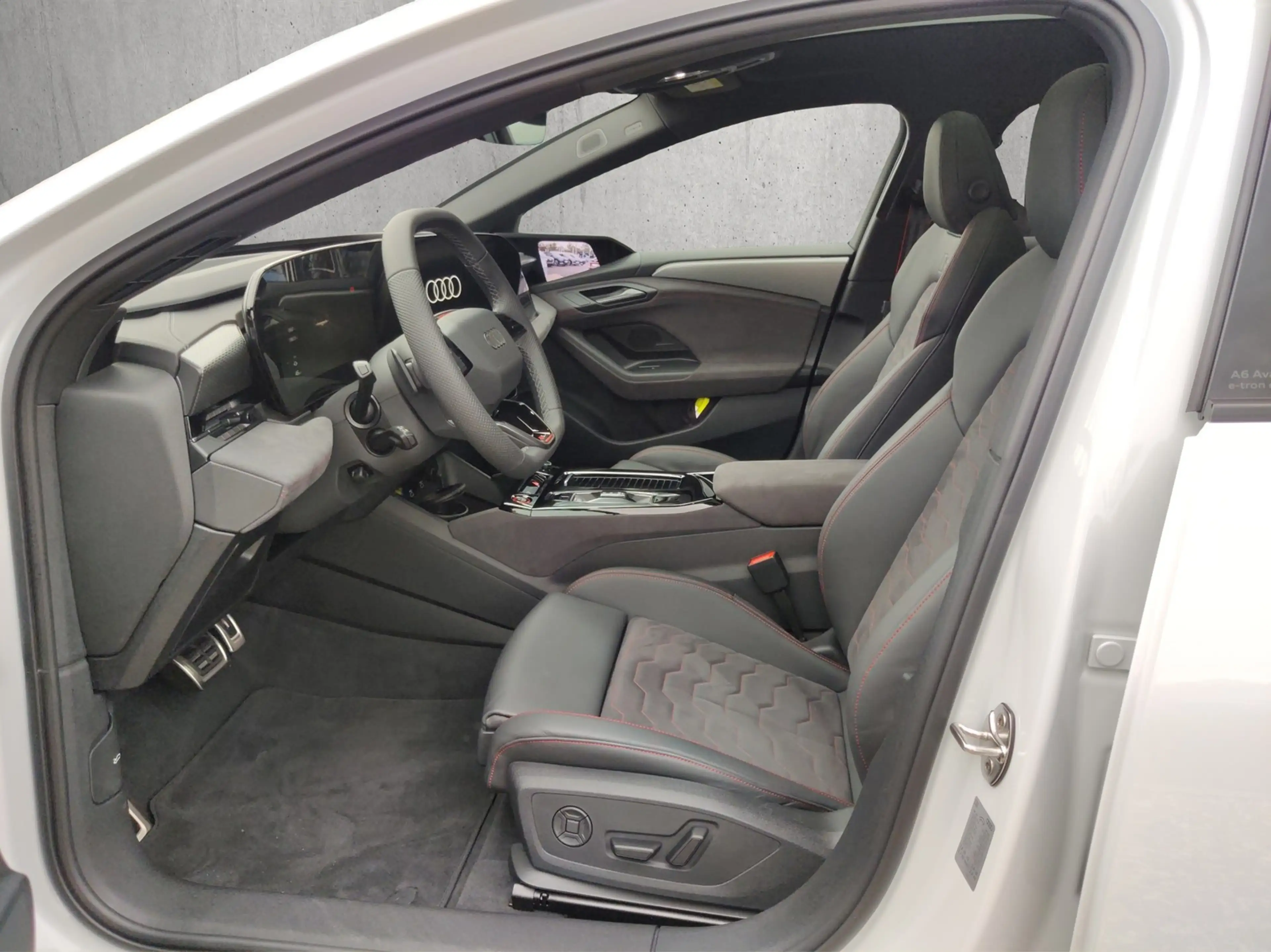 Audi A6 e-tron S line quattro* — photo 11