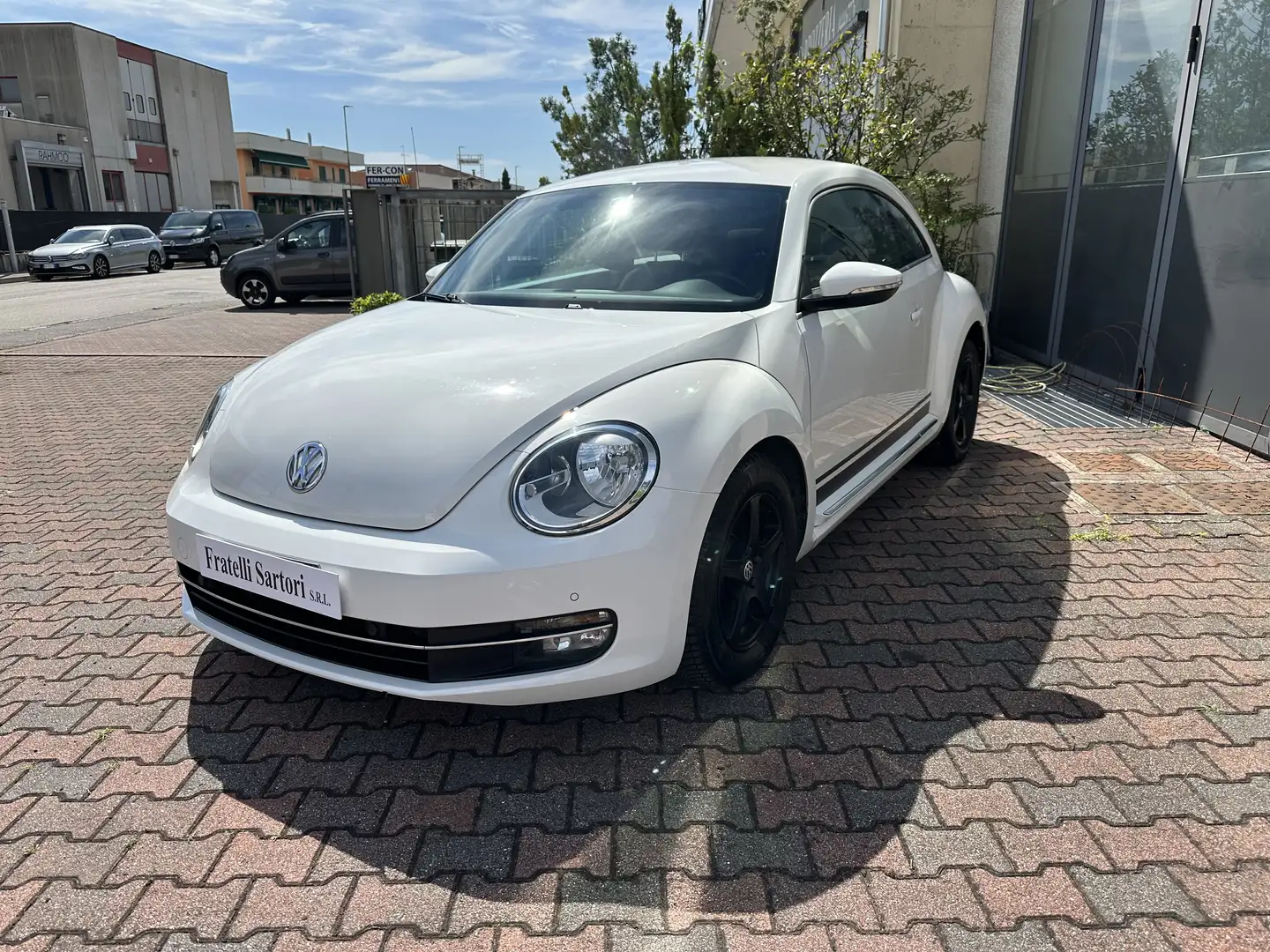 Volkswagen Maggiolino Maggiolino 2011 1.6 tdi Design 105cv Blanc - 2