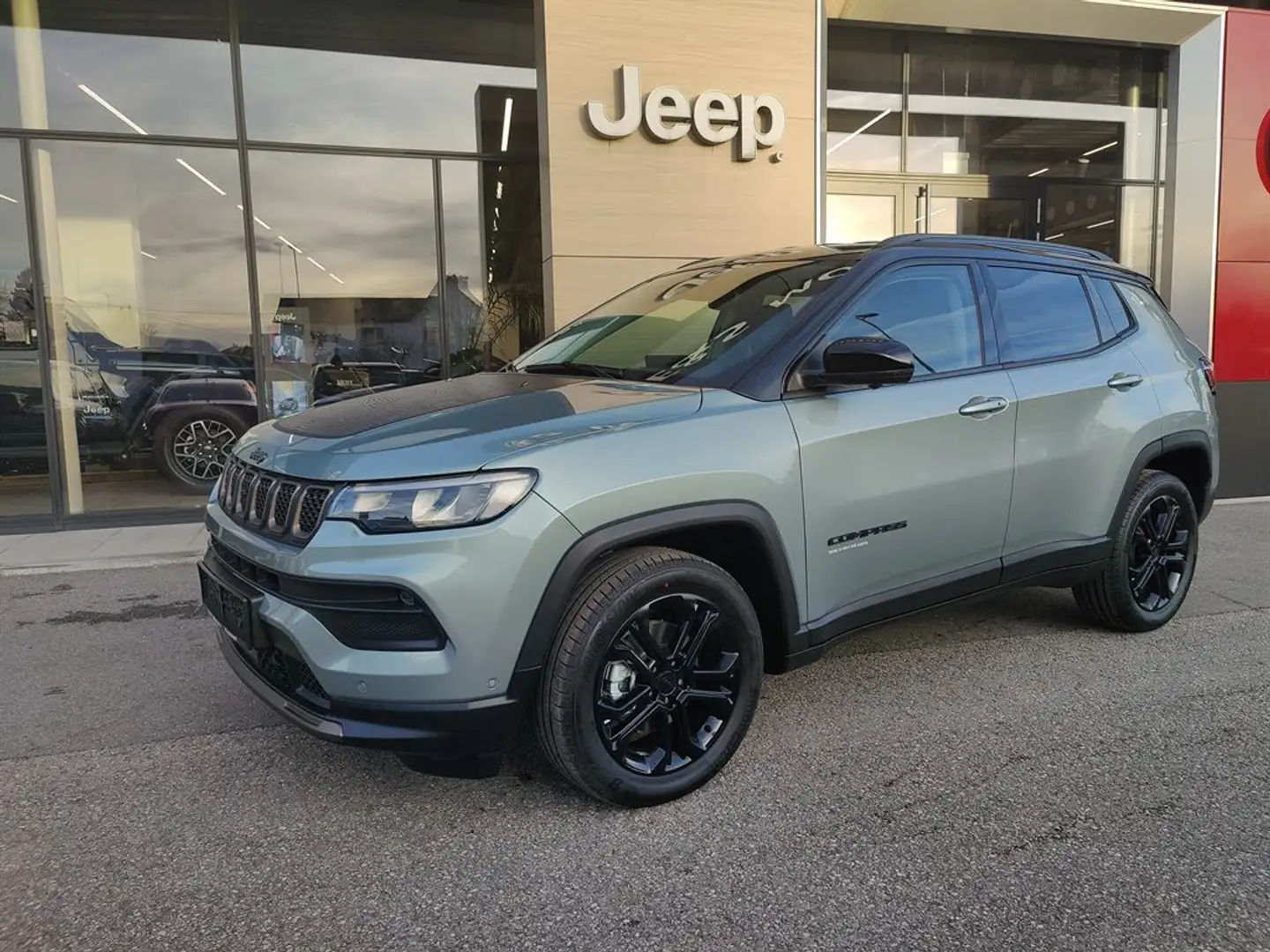 Jeep Compass e-Hybrid 1,5 130 T4 FWD DCT7 Upland Blau - 1
